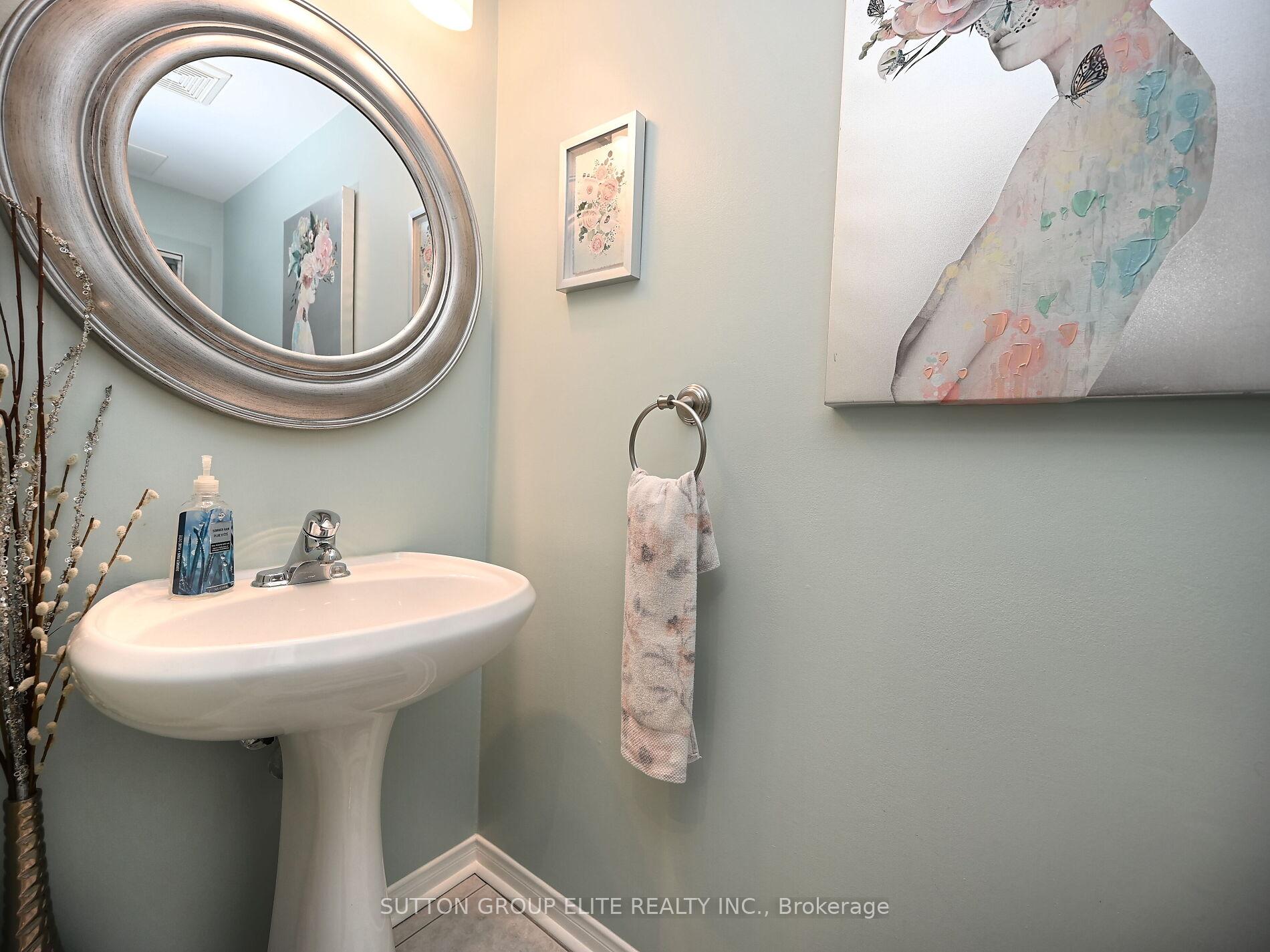 3 Bedrooms Condo at 601 Shoreline, Mississauga For sale