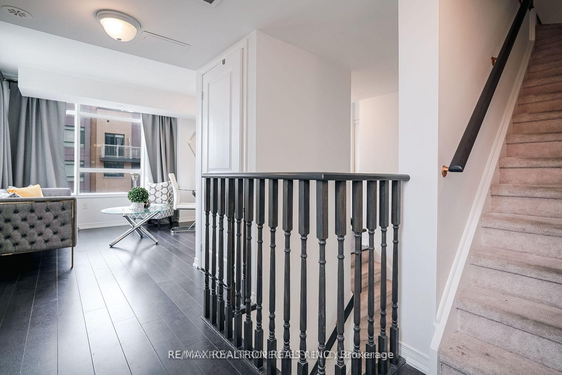 2 Bedrooms Condo at 80 Orchid Place, Toronto For sale