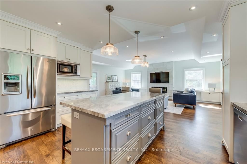 4306 Lakeshore Road