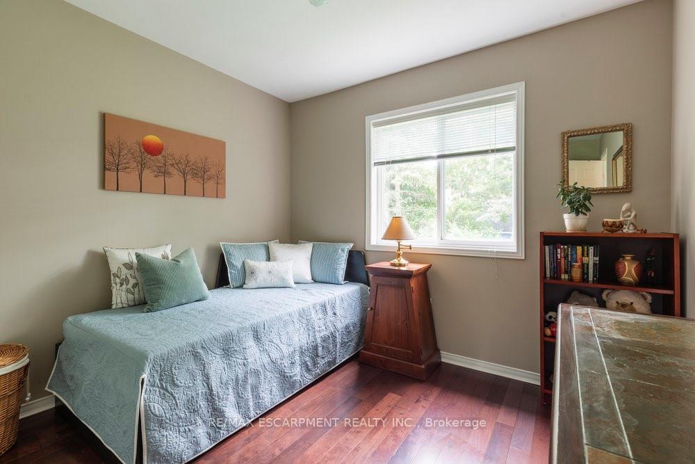 3 Bedrooms Condo at 31 Moss, Hamilton For sale