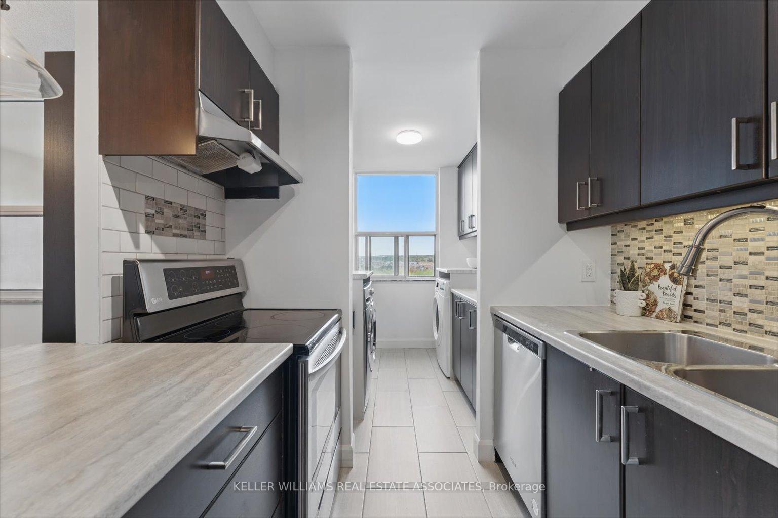2 Bedrooms Condo at 966 Inverhouse, Mississauga For sale