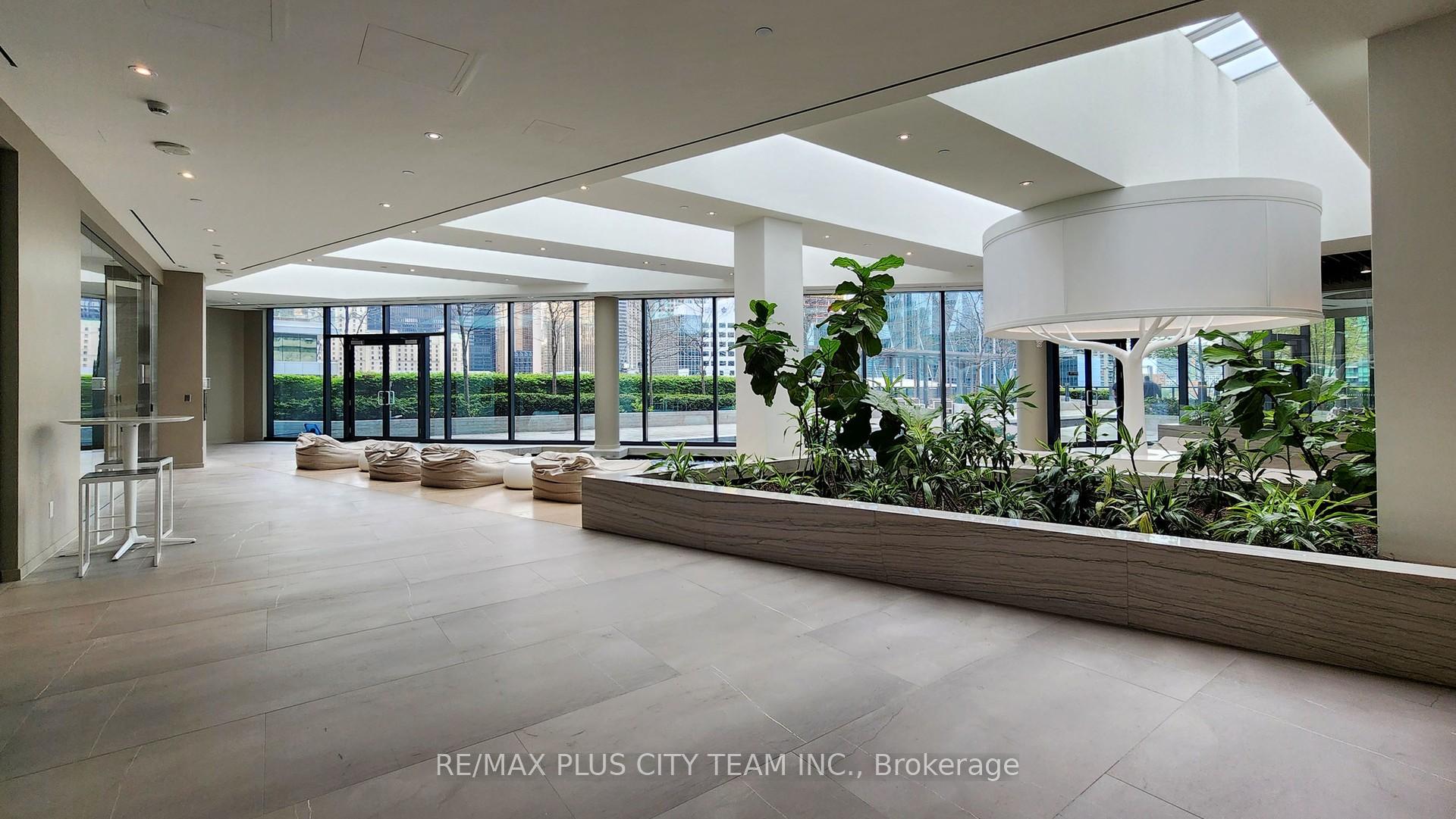2 Bedrooms Condo at 100 Harbour, Toronto For sale