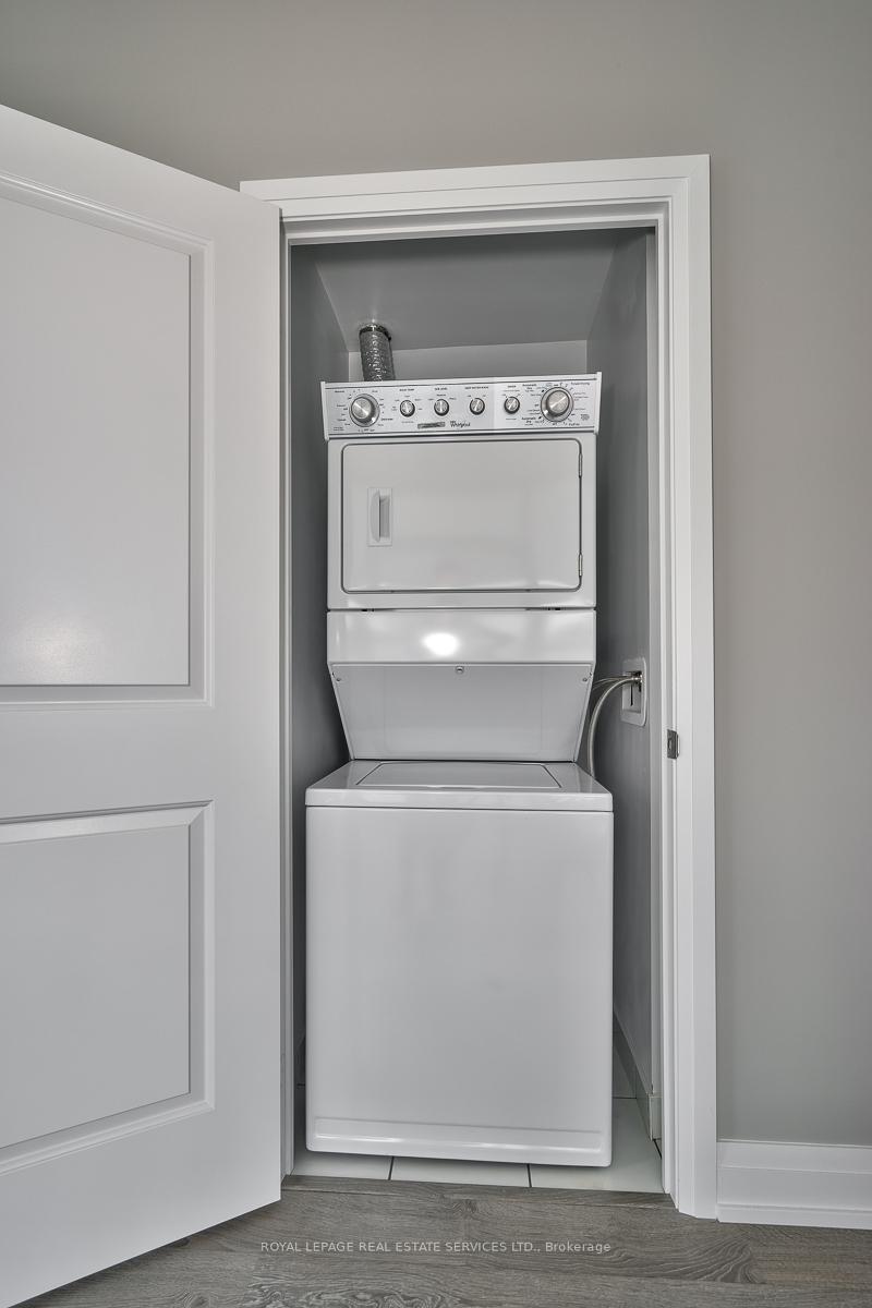2 Bedrooms Condo at 65 Speers,  Oakville For sale