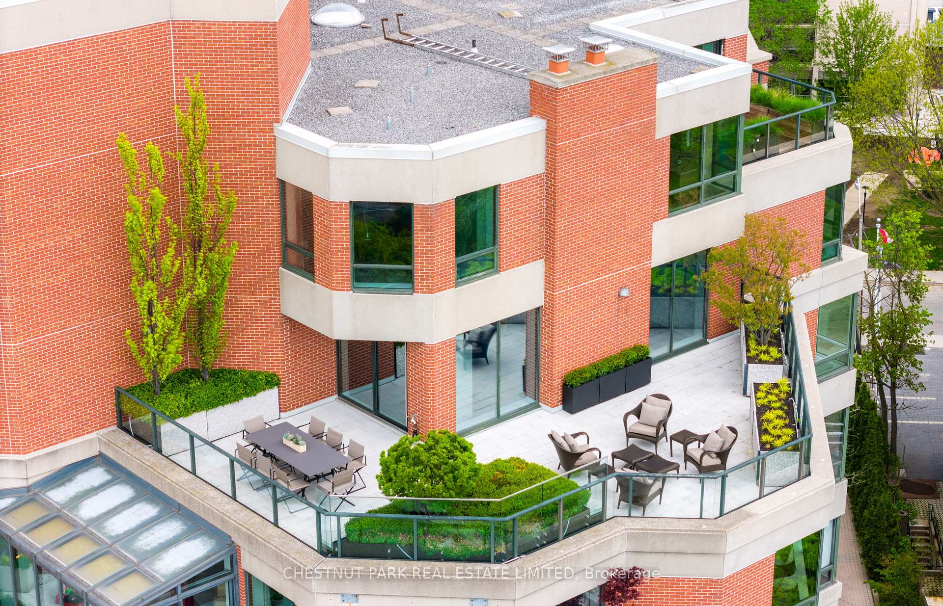 3 Bedrooms Condo at 33 Jackes,  Toronto For sale