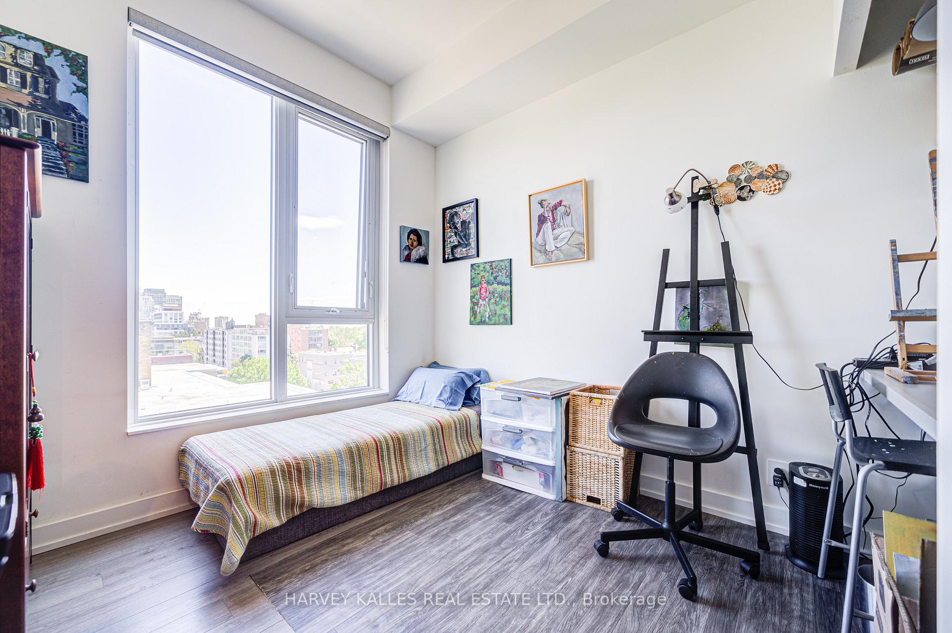 2 Bedrooms Condo at 6 Parkwood, Toronto For sale