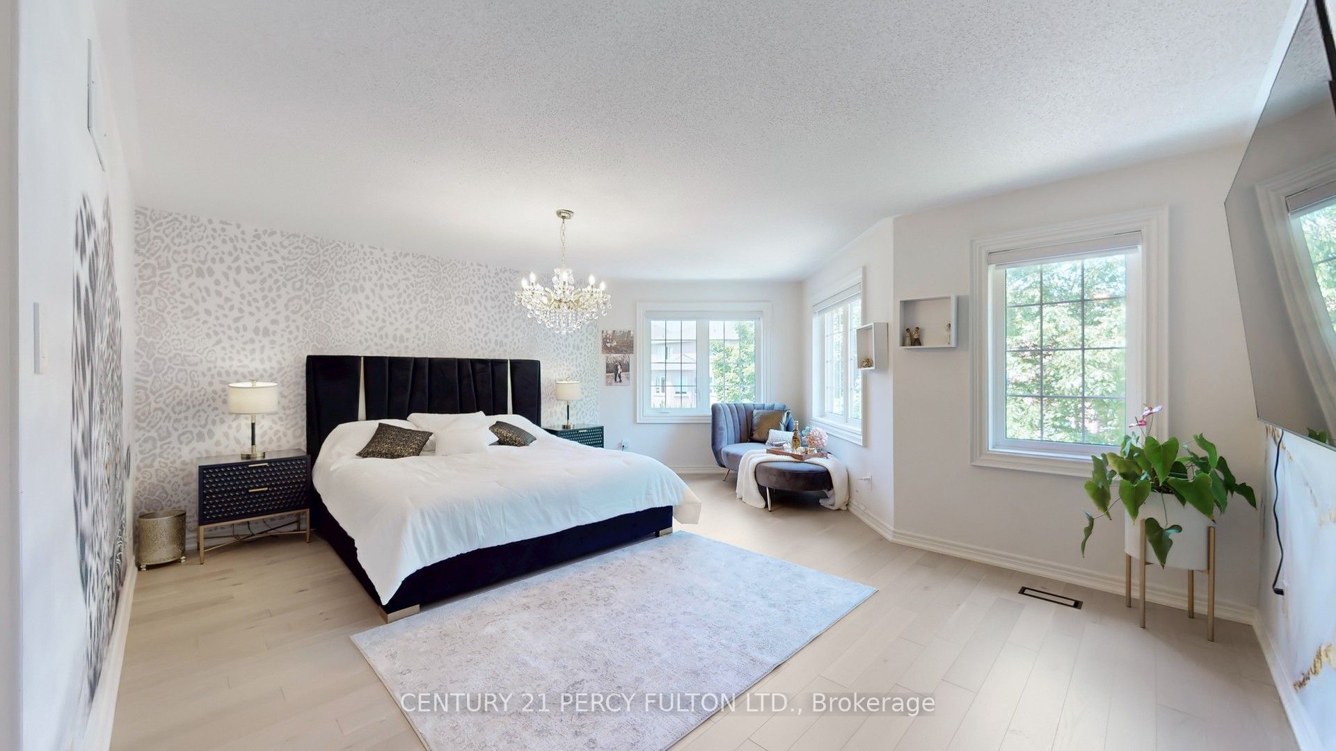 207 Shaftsbury Avenue