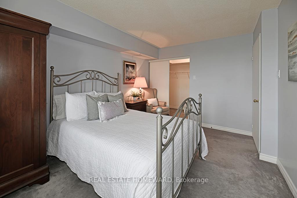 1 Bedroom Condo at 4 Park Vista, Toronto For sale