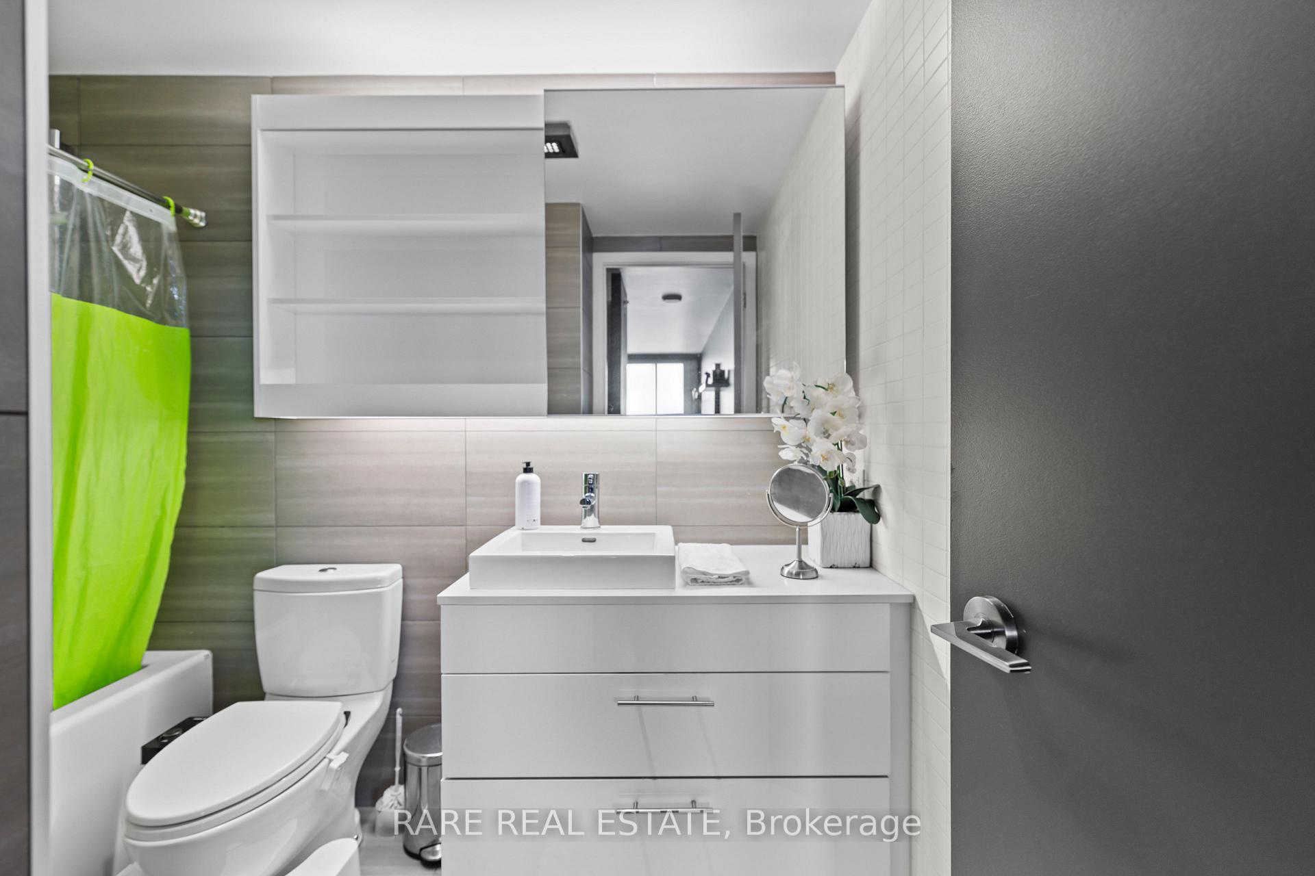 2 Bedrooms Condo at 32 Trolley, Toronto For sale