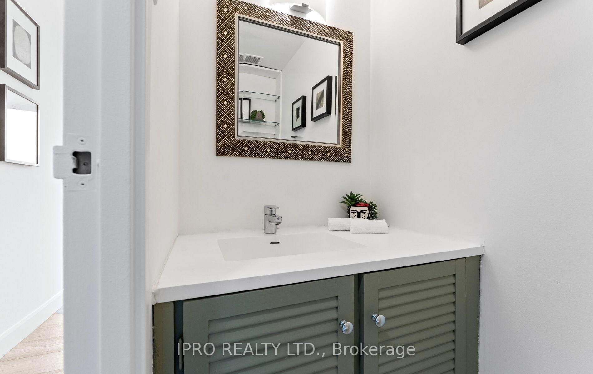 4 Bedrooms Condo at 60 Southport, Toronto For sale