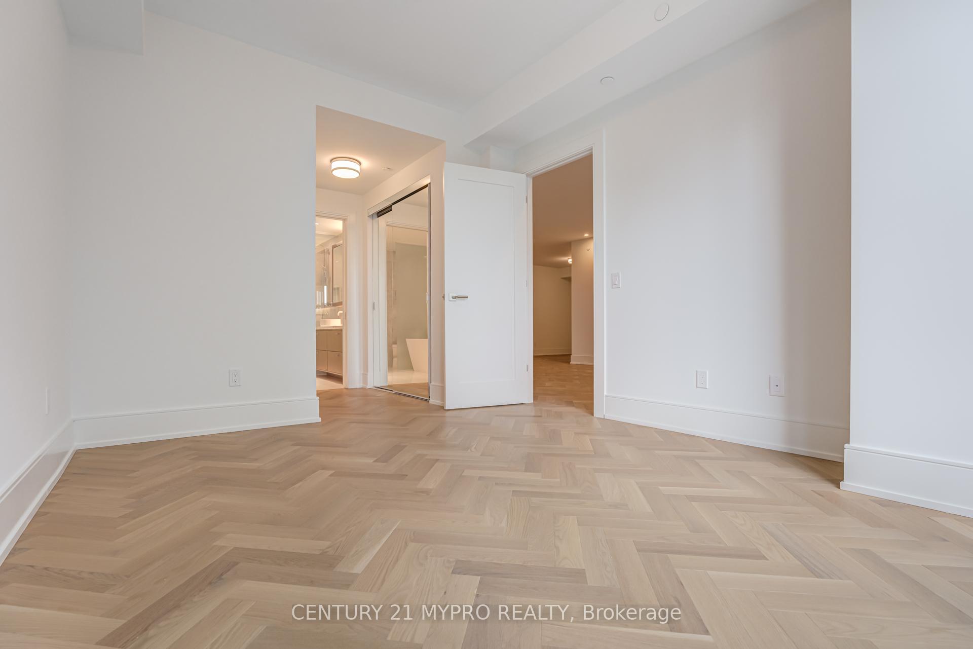 3 Bedrooms Condo at 455 Wellington,  Toronto For sale