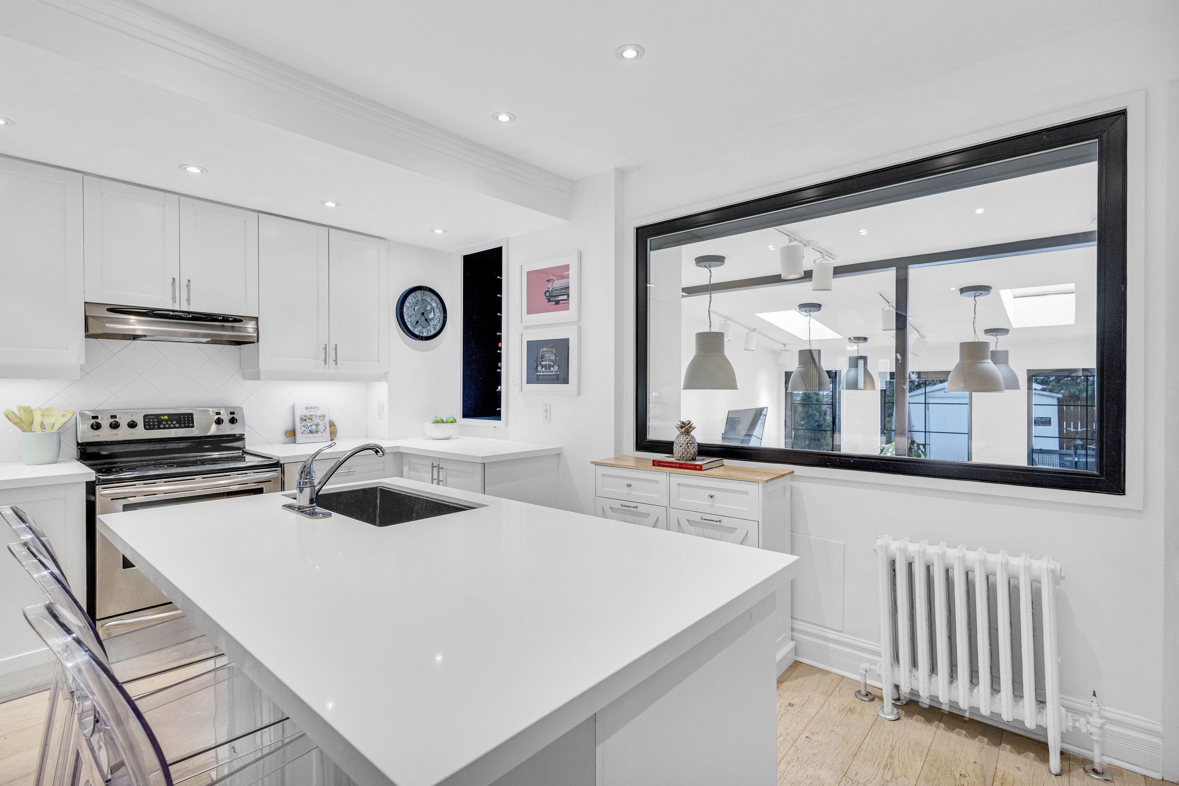 812 Duplex Avenue