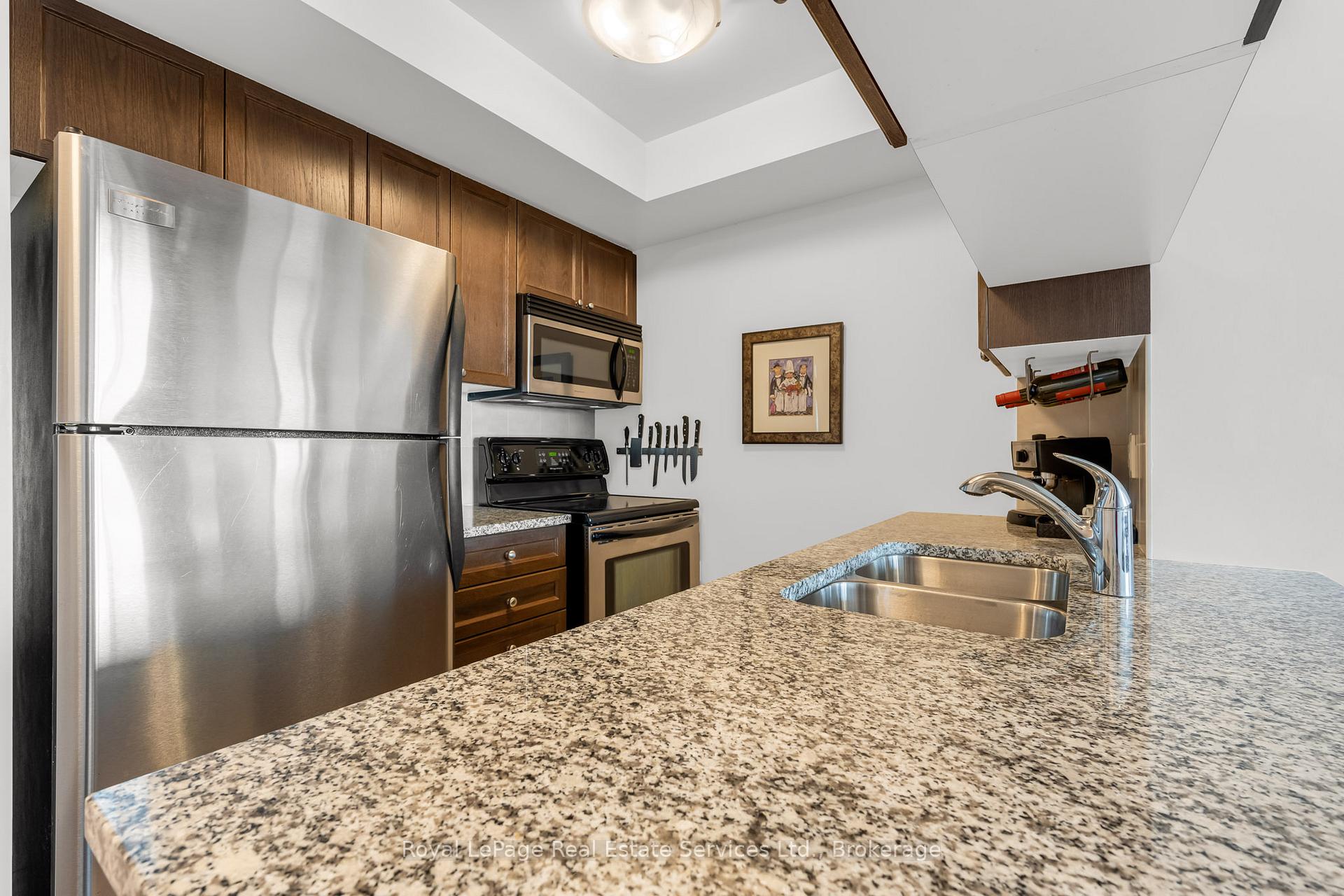 2 Bedrooms Condo at 2391 Central Park, Oakville For sale