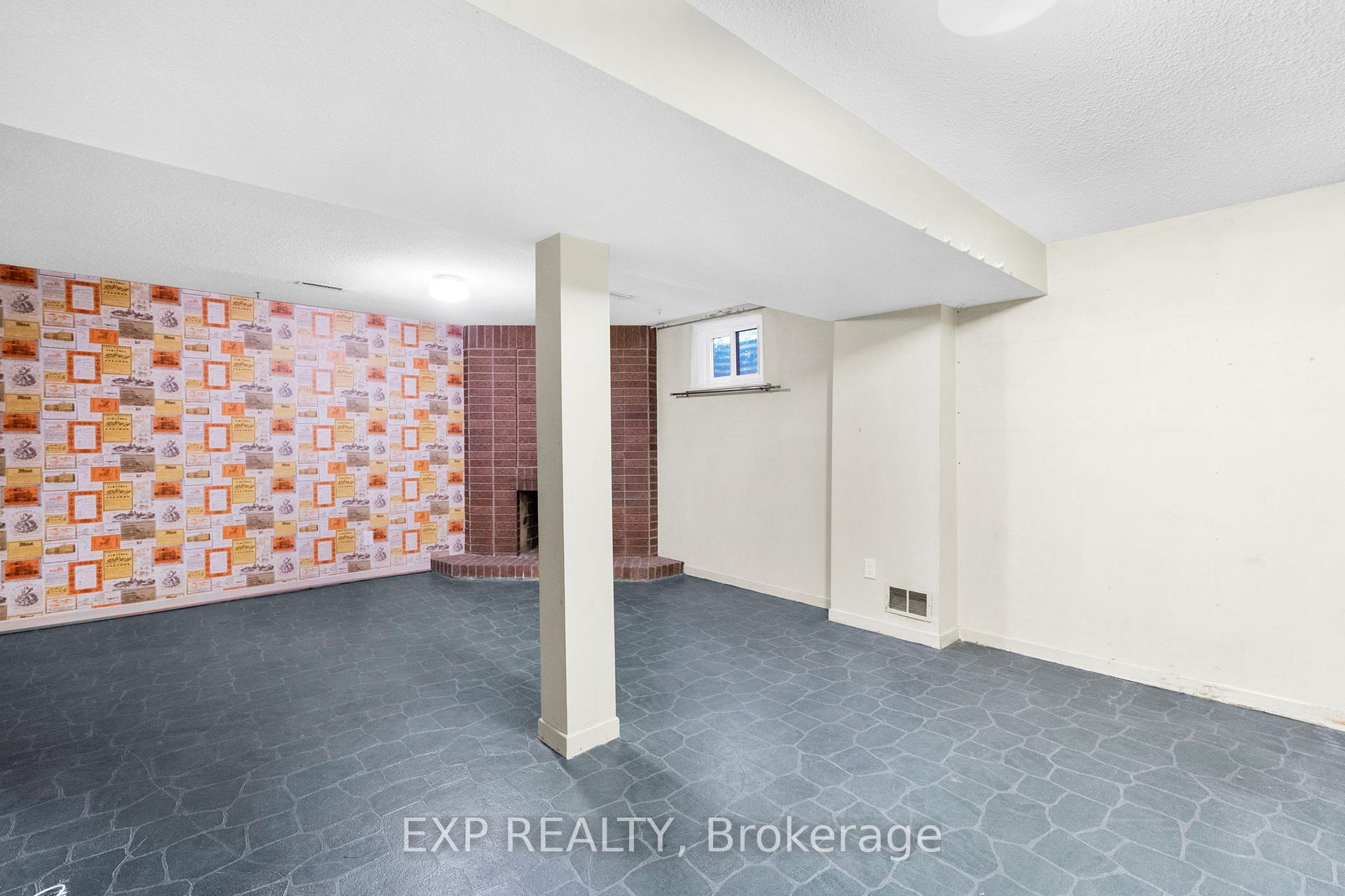 3 Bedrooms Condo at 108 Flaming Rose, Toronto For sale