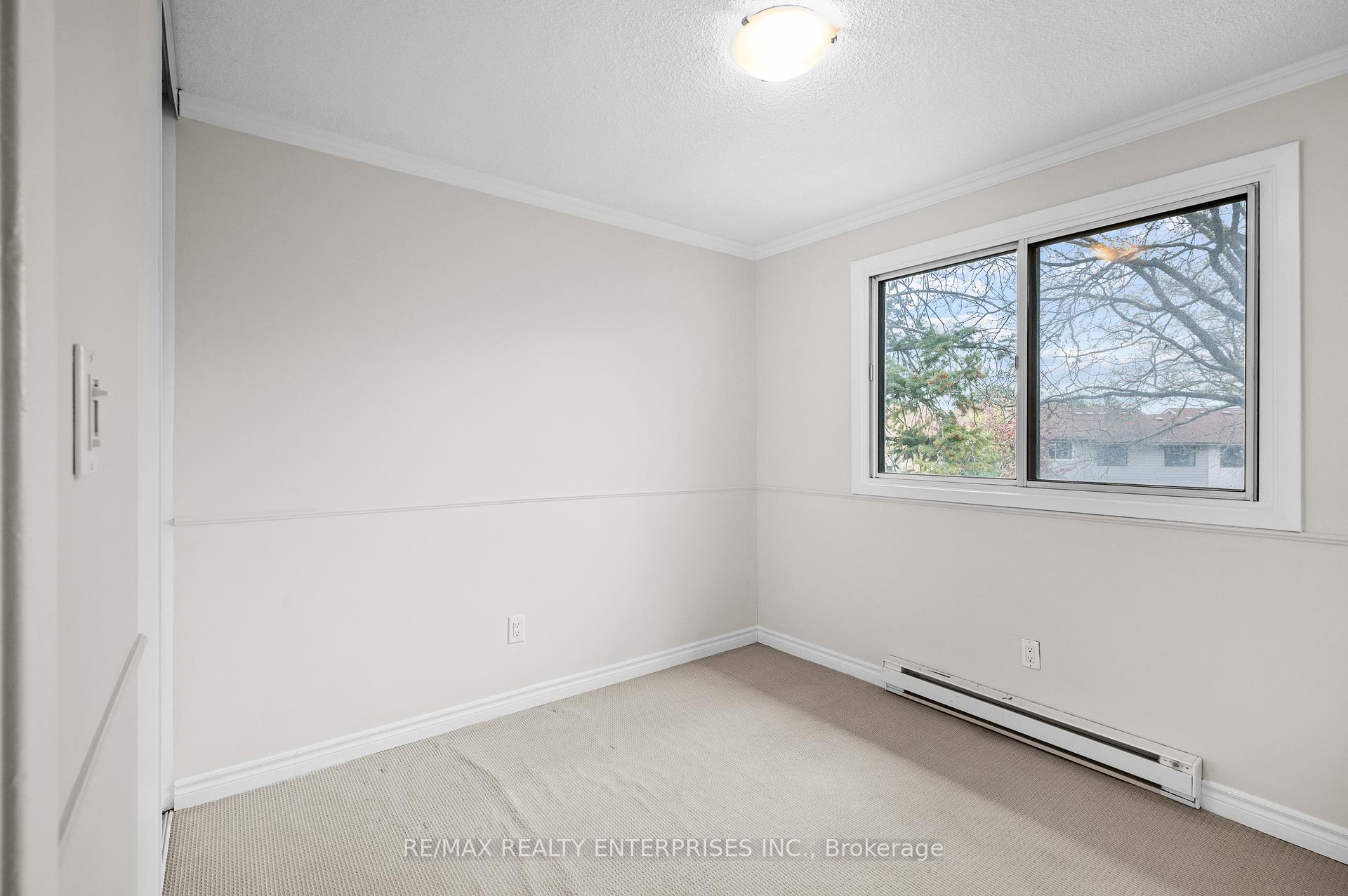 4 Bedrooms Condo at 6540 Falconer, Mississauga For sale