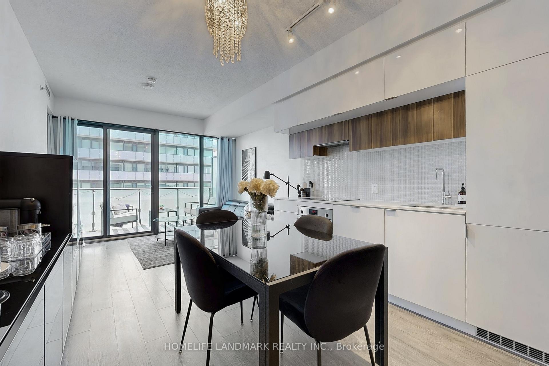 2 Bedrooms Condo at 185 Roehampton, Toronto For sale