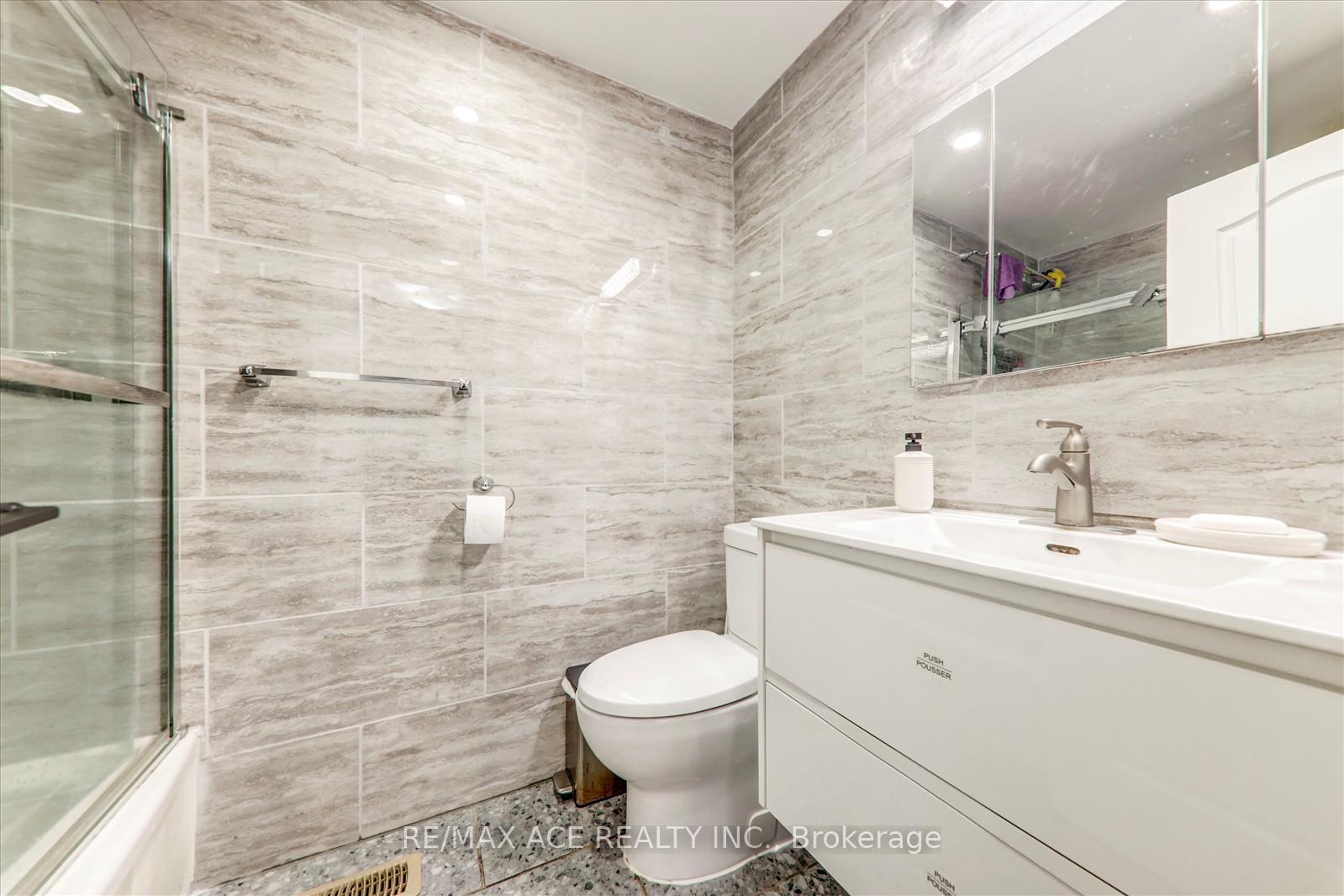 3 Bedrooms Condo at 82 St. Andrews, Hamilton For sale