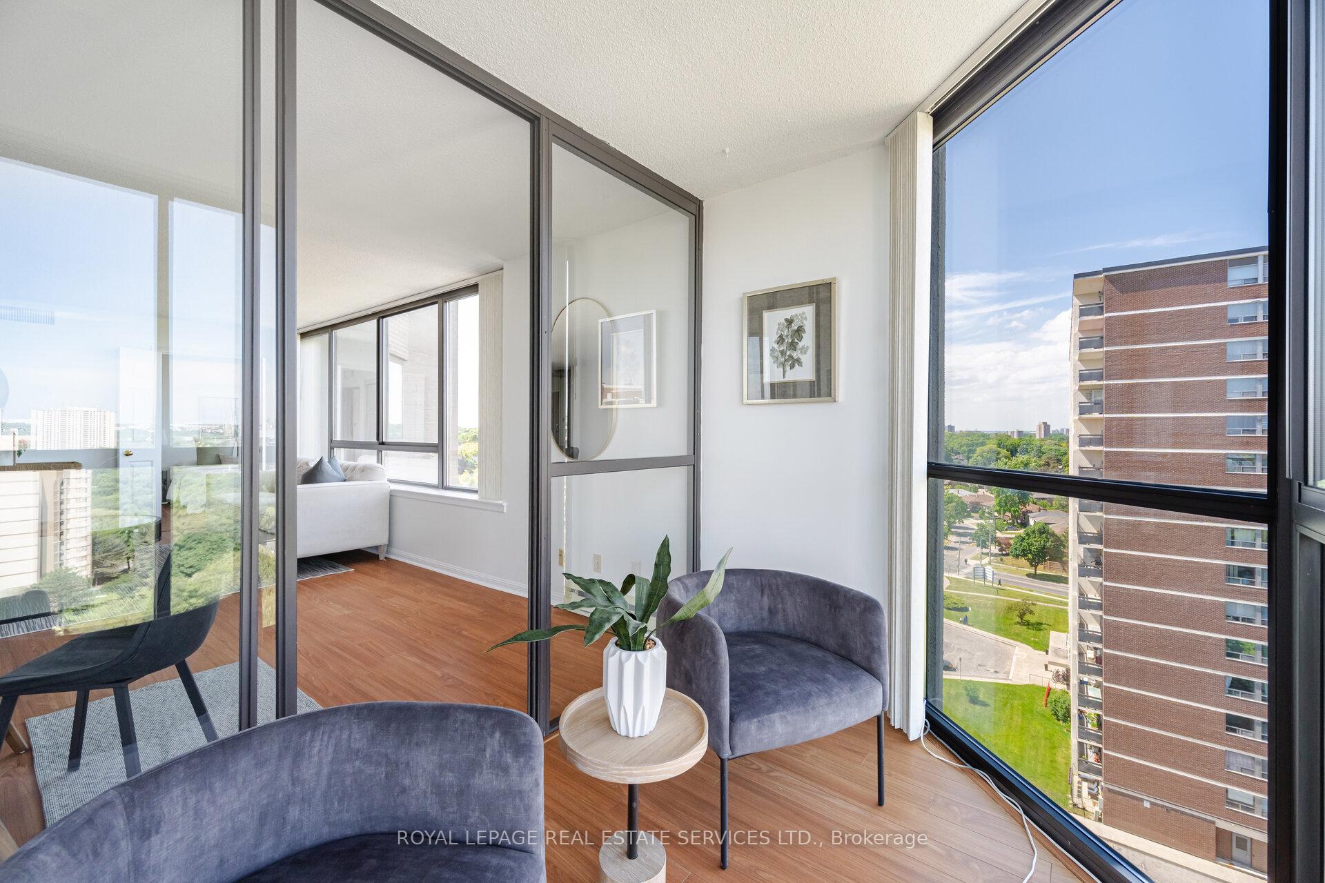 2 Bedrooms Condo at 40 Richview, Toronto For sale