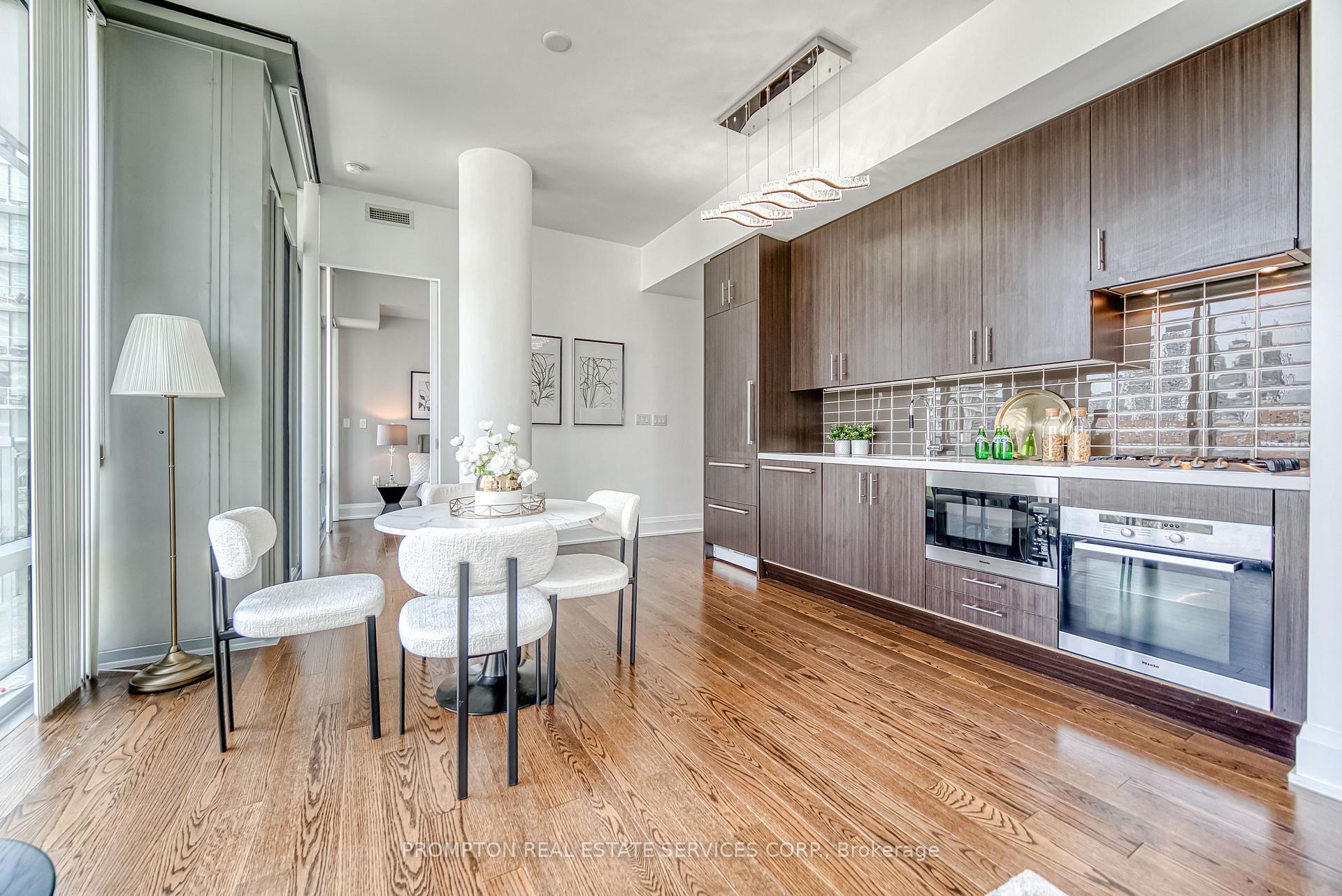 2 Bedrooms Condo at 39 Queens, Toronto For sale