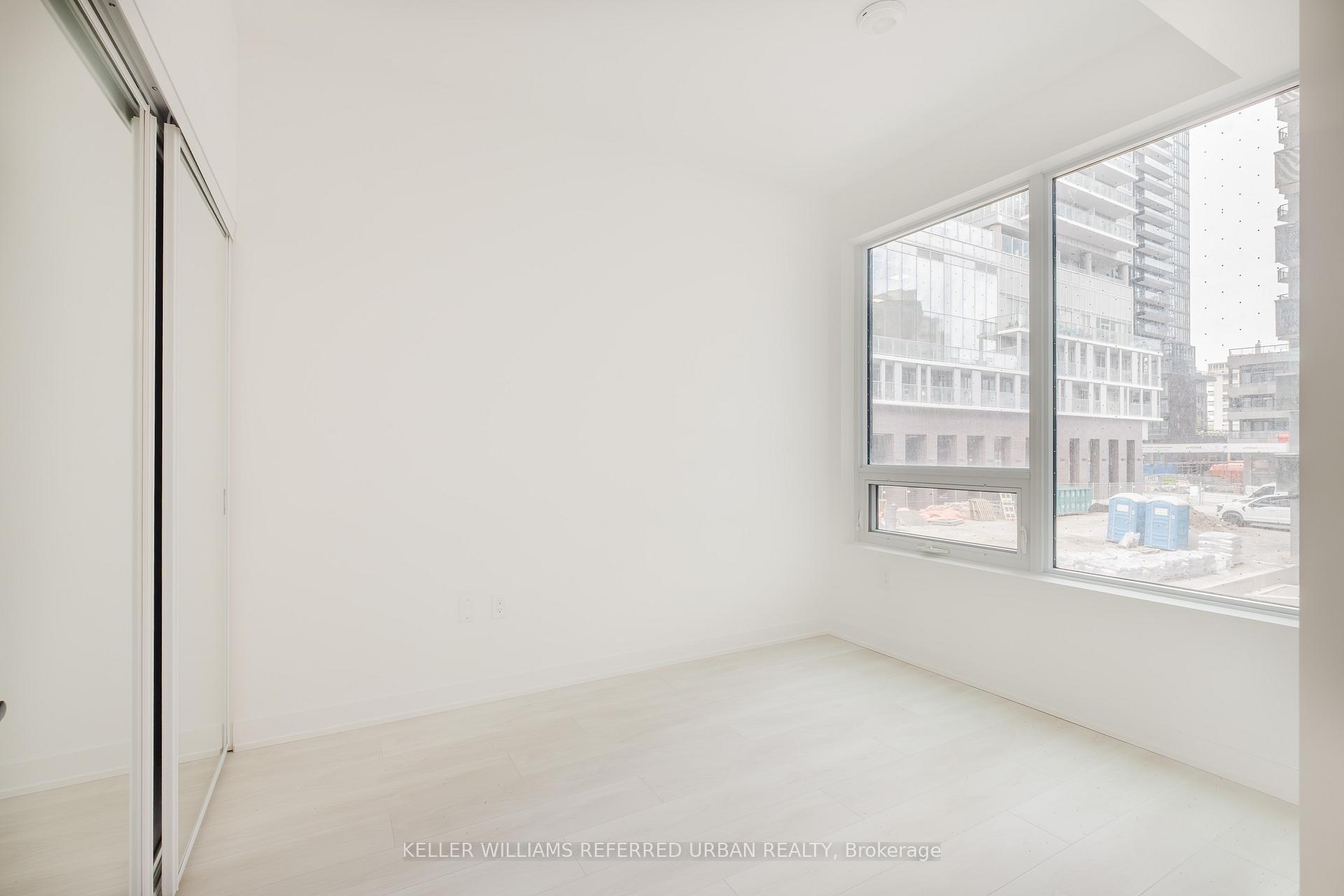 3 Bedrooms Condo at 127 Broadway, Toronto For sale