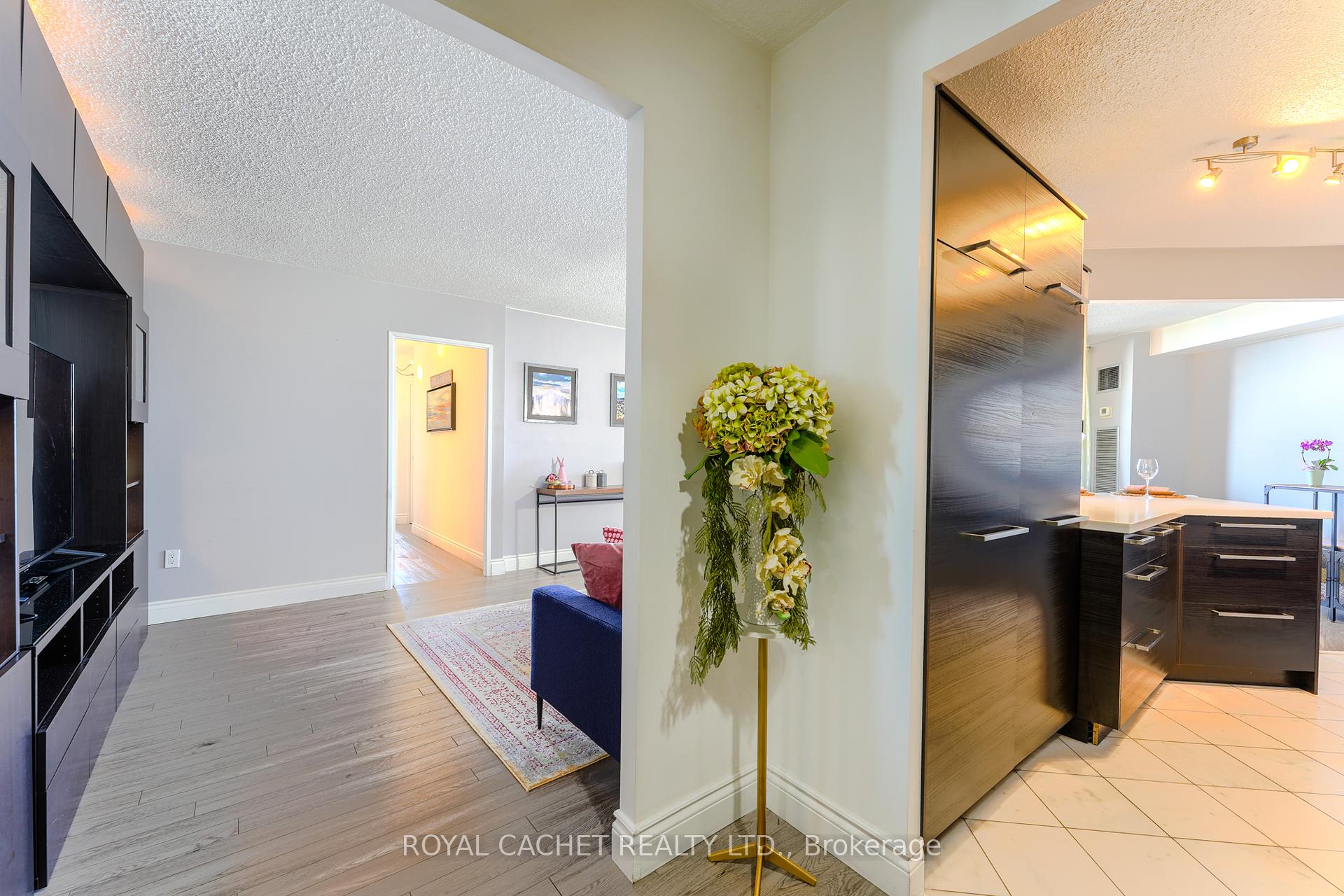 3 Bedrooms Condo at 75 Graydon Hall, Toronto For sale