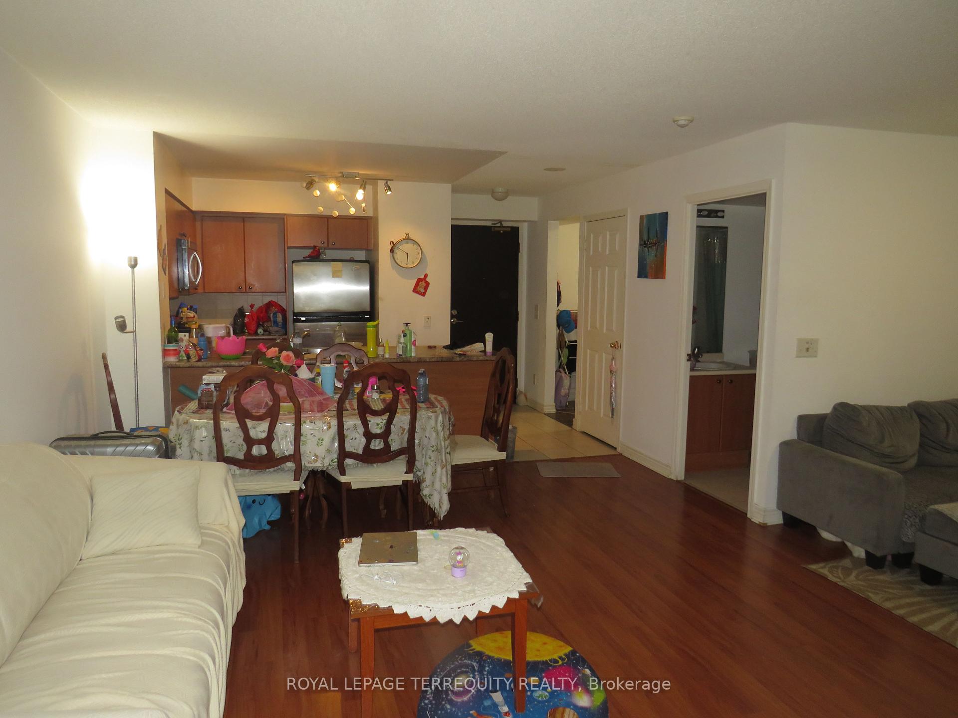 2 Bedrooms Condo at 30 Grand Trunk, Toronto For sale