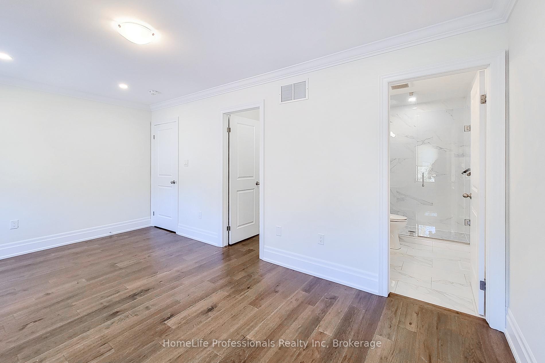 3 Bedrooms Condo at 111 Wilson, Hamilton For sale