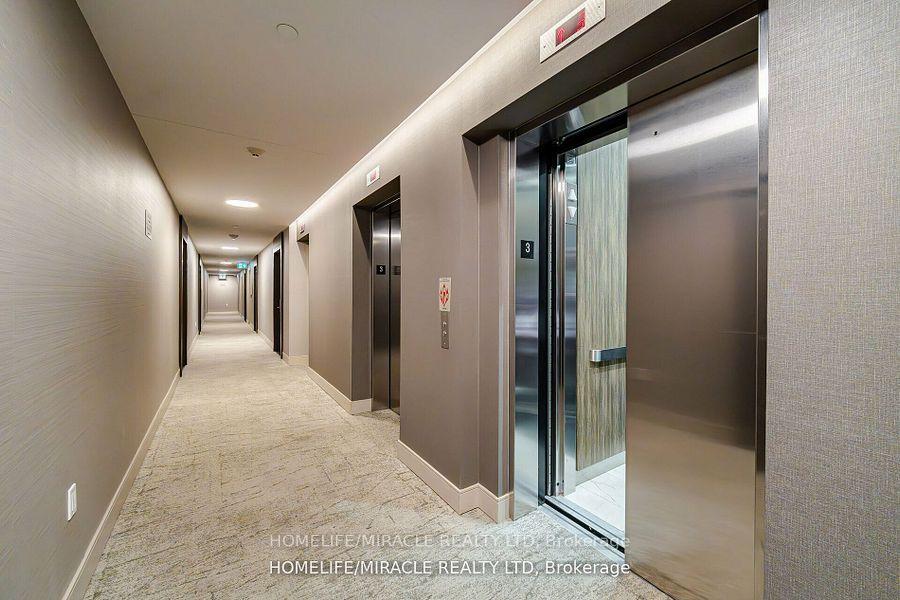 3 Bedrooms Condo at 8 Nahani, Mississauga For sale