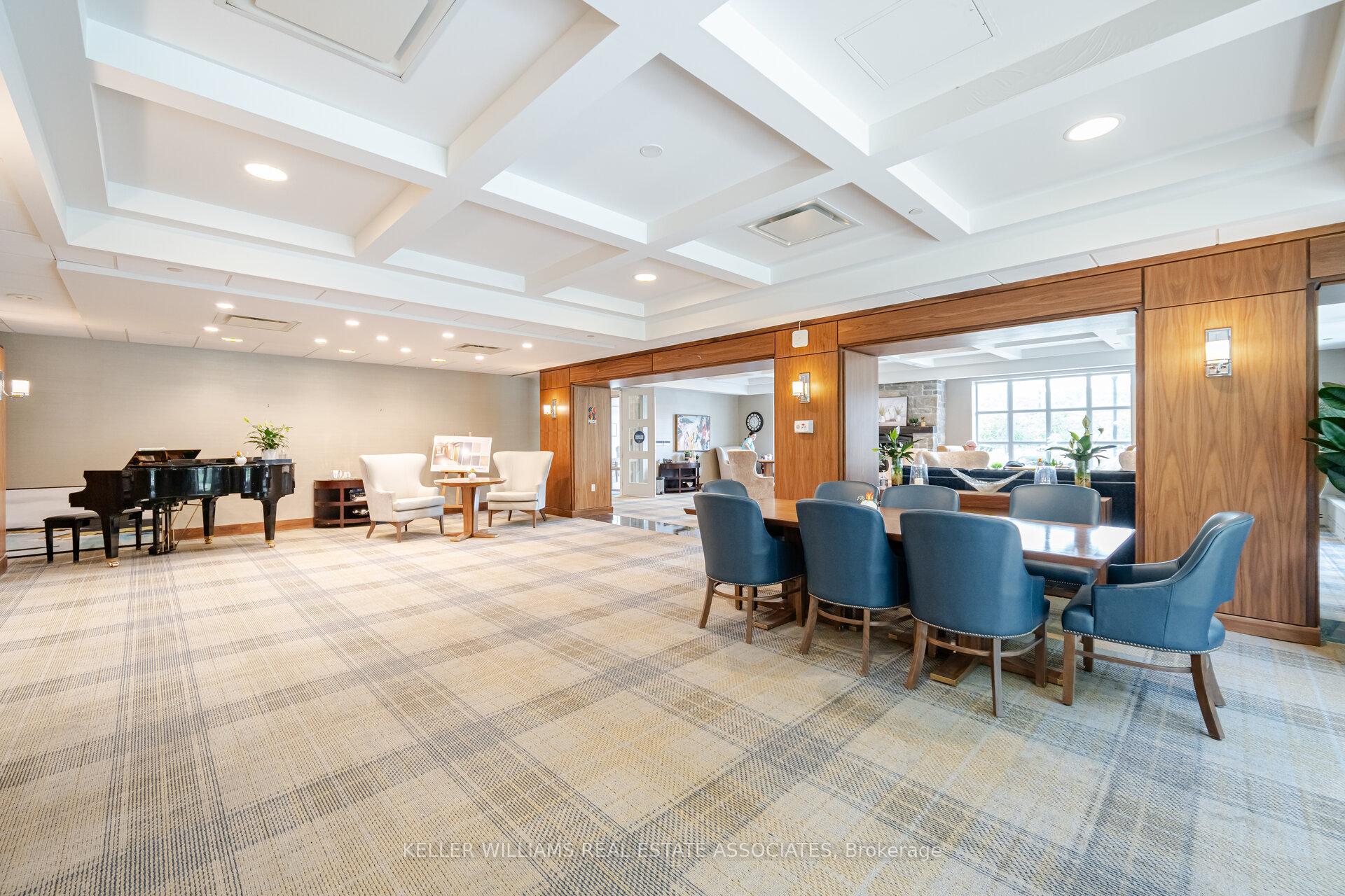 2 Bedrooms Condo at 1665 The Collegeway, Mississauga For sale