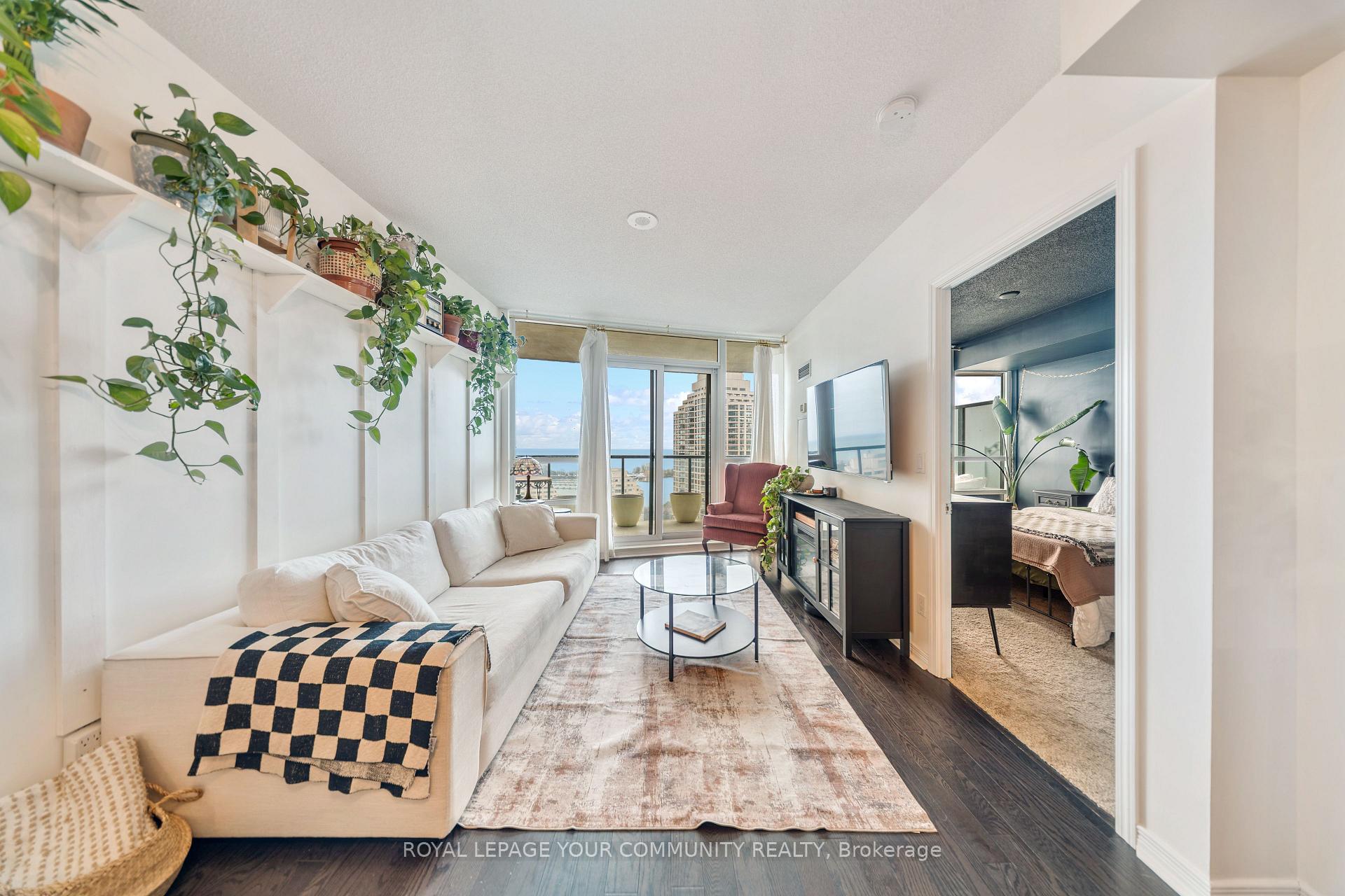 2 Bedrooms Condo at 15 Legion, Toronto For sale