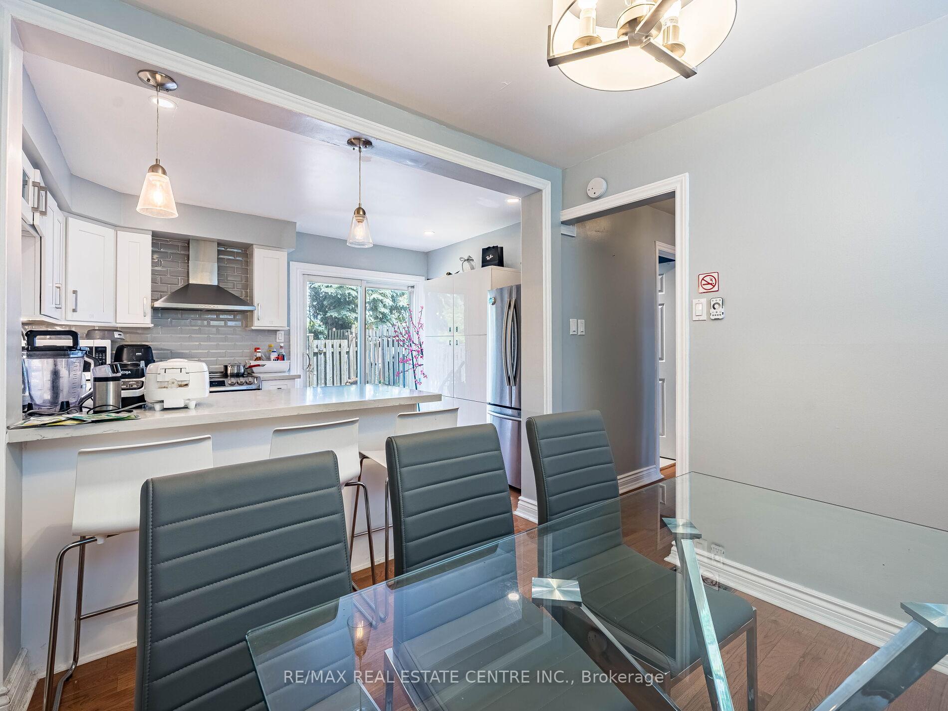 5 Bedrooms Condo at 34 San Roberto, Toronto For sale