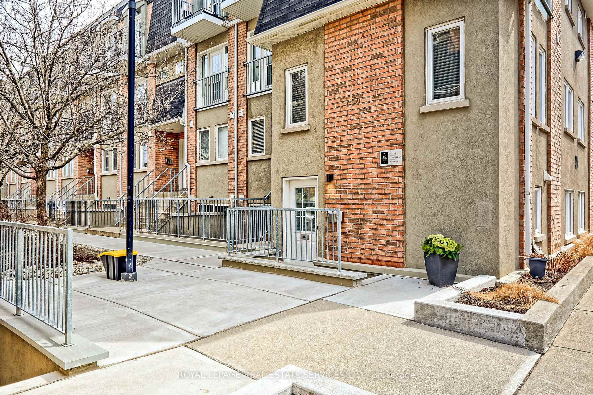 4 Bedrooms Condo at 40 Merchant, Toronto For sale