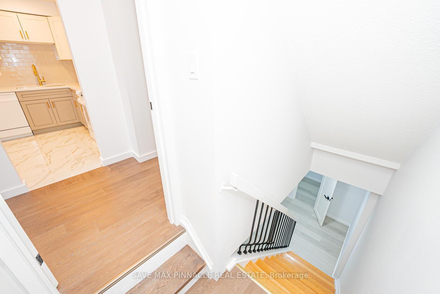 4 Bedrooms Condo at 2120 Rathburn,  Mississauga For sale