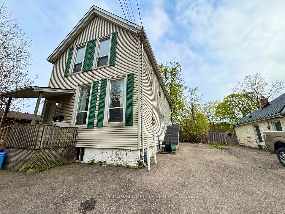 #Upper - 17 Duff Street, Hamilton, ON L9C 1A8