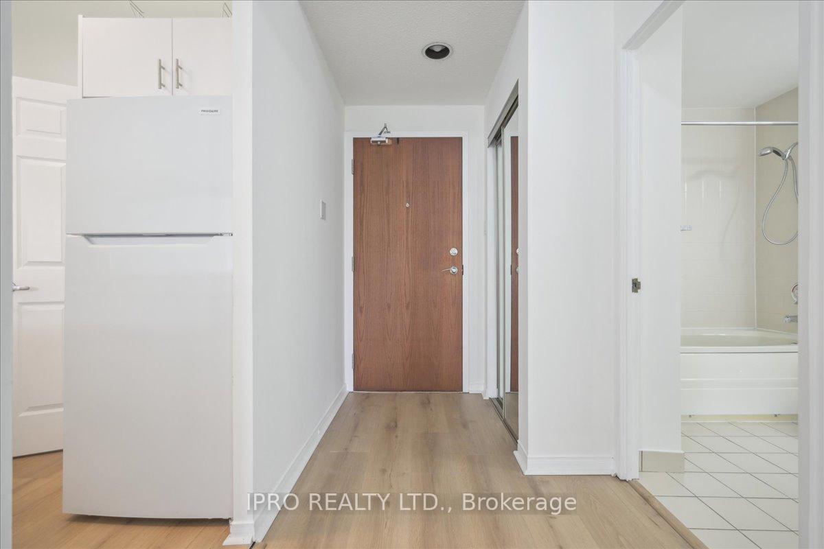 1 Bedroom Condo at 2511 Lakeshore, Oakville For sale