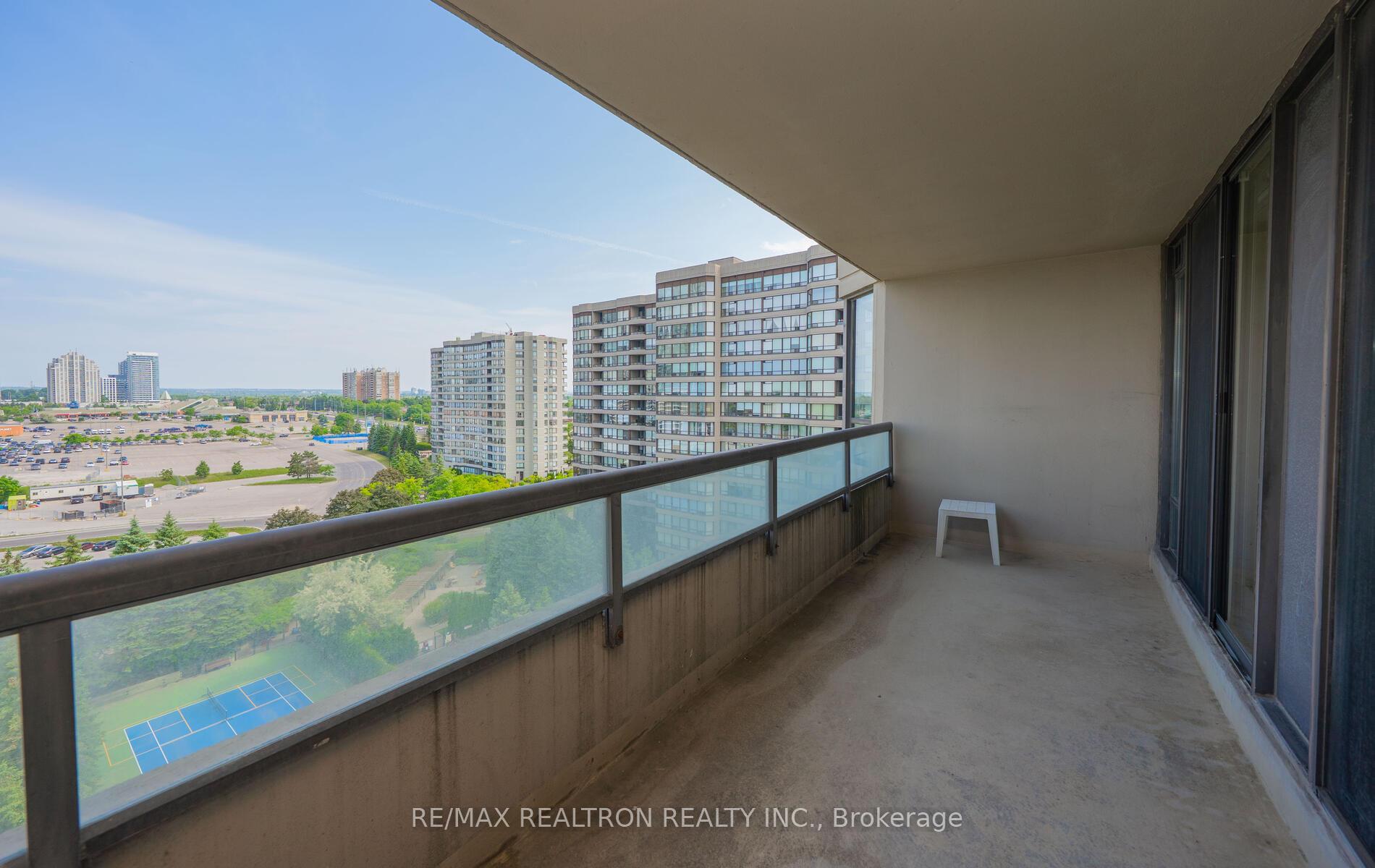 2 Bedrooms Condo at 7420 Bathurst, Vaughan For sale