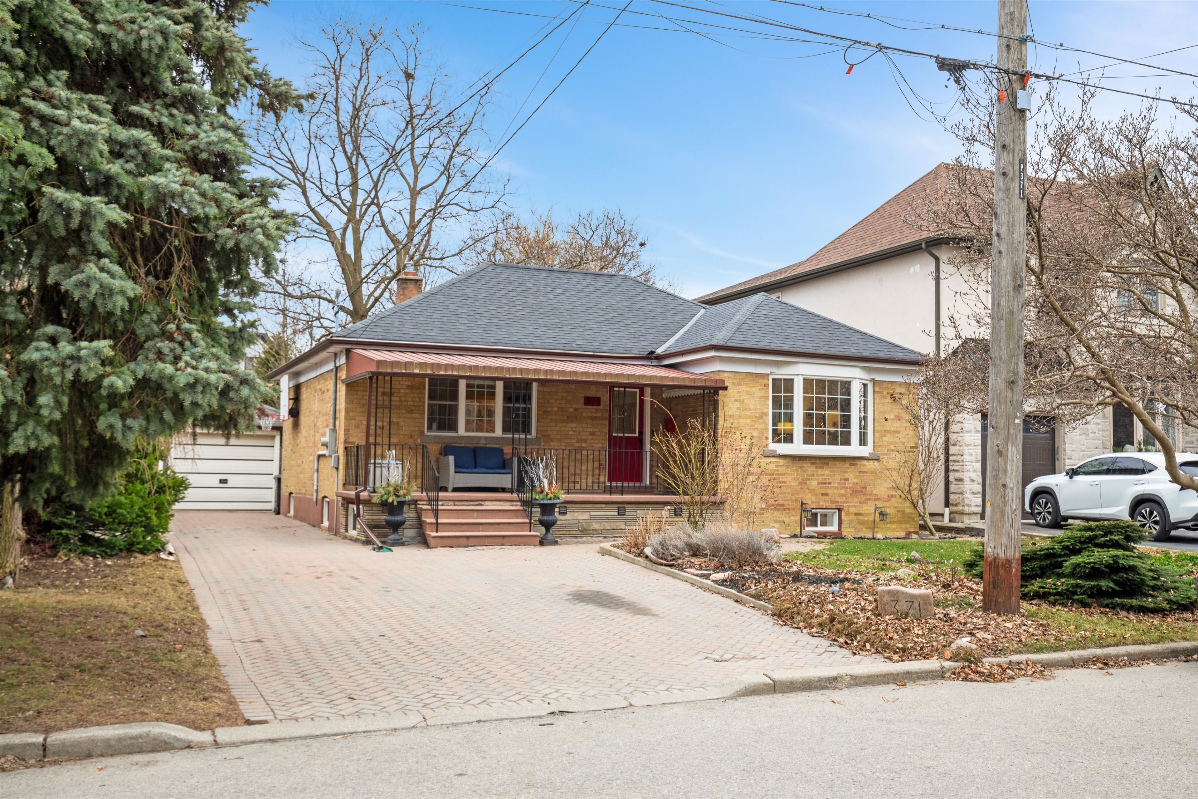371 Hounslow Avenue