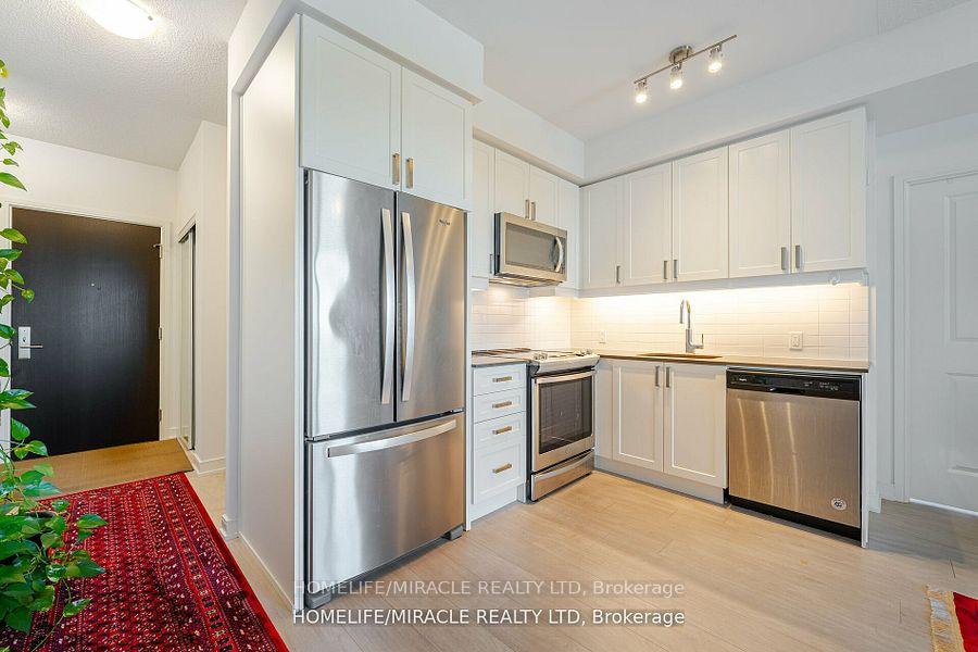 3 Bedrooms Condo at 8 Nahani, Mississauga For sale