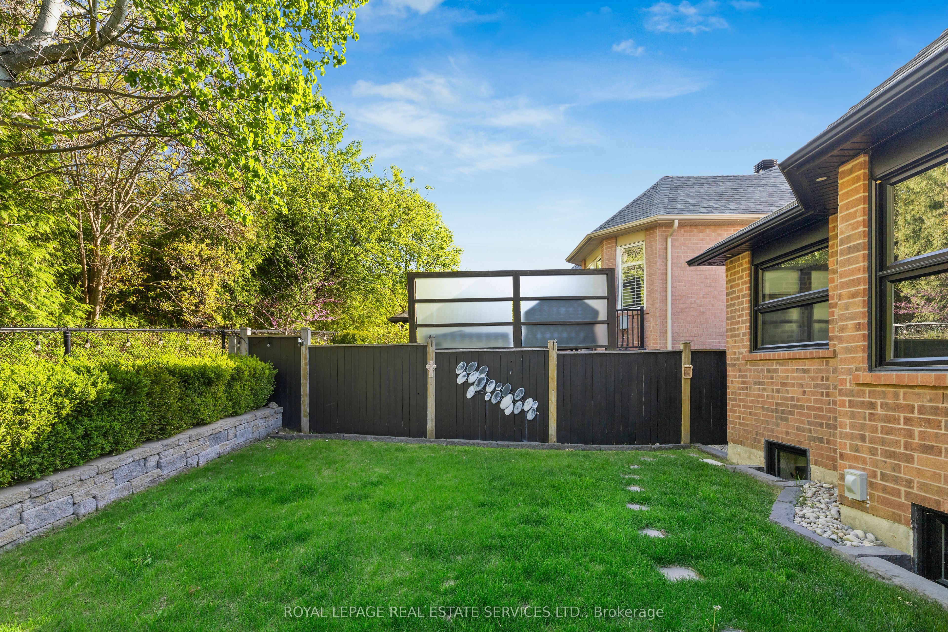 16 Arborglen Drive