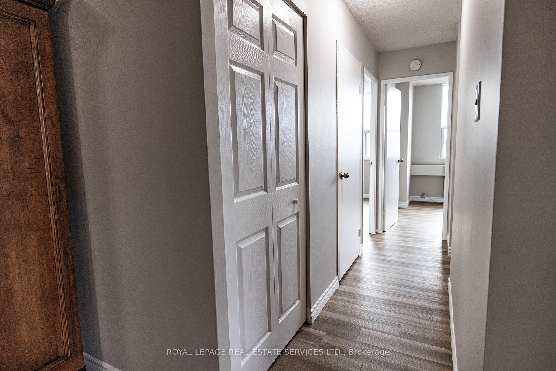 3 Bedrooms Condo at 966 Inverhouse,  Mississauga For sale