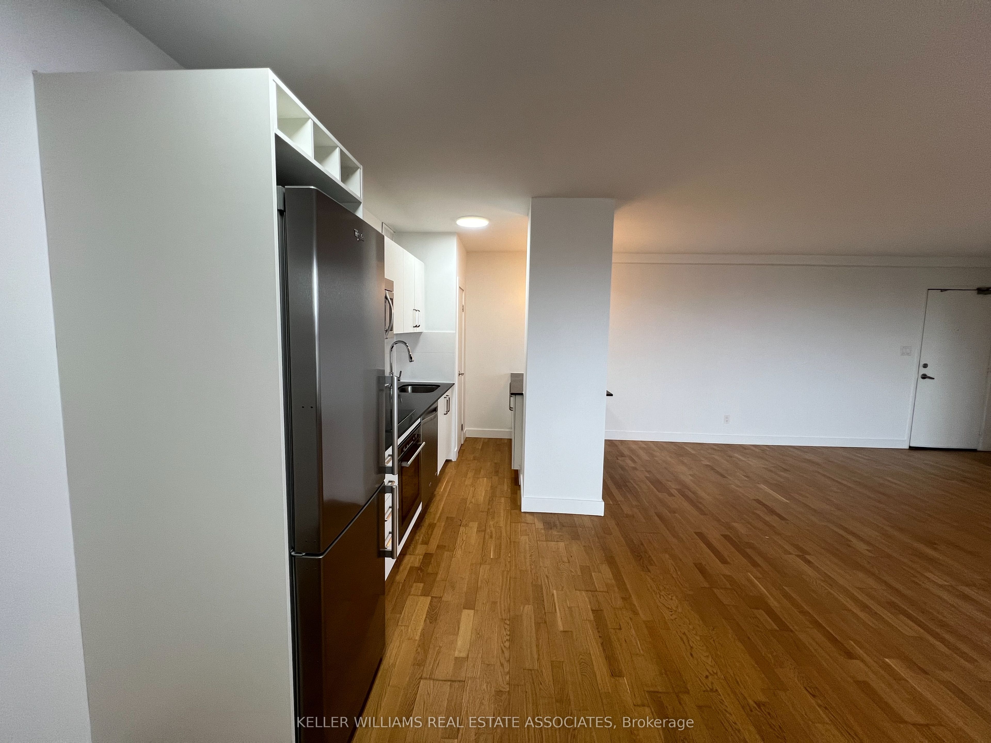 99 Tyndall Avenue, #607