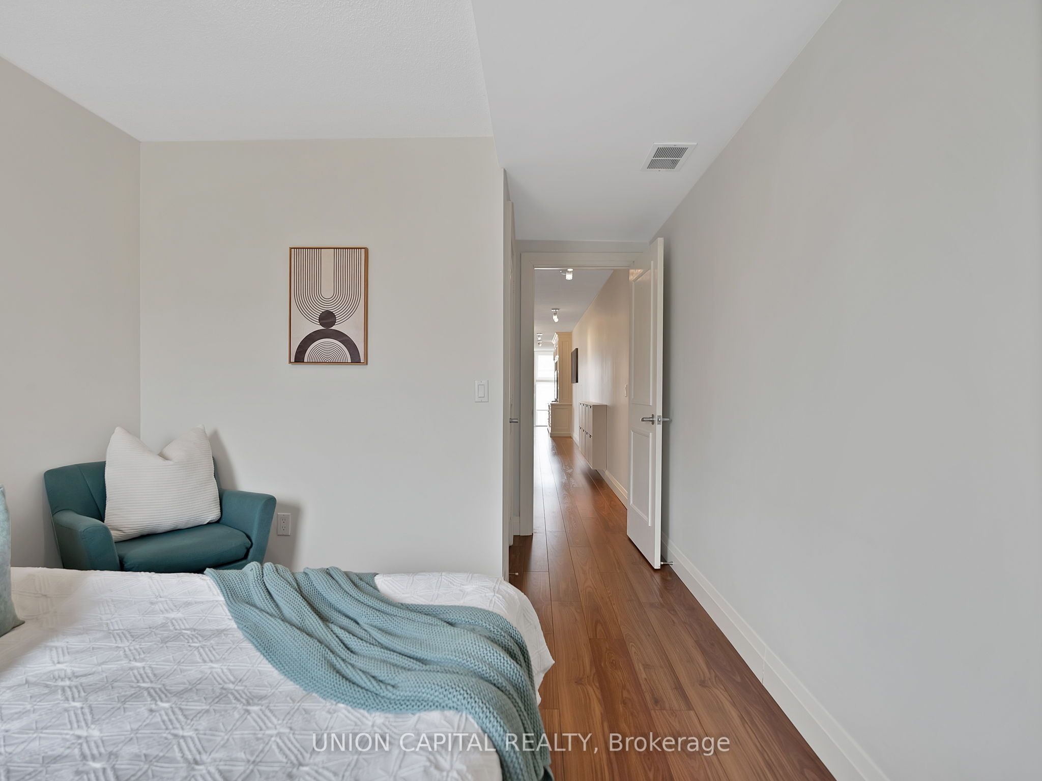 72 Aerodrome Crescent, #302