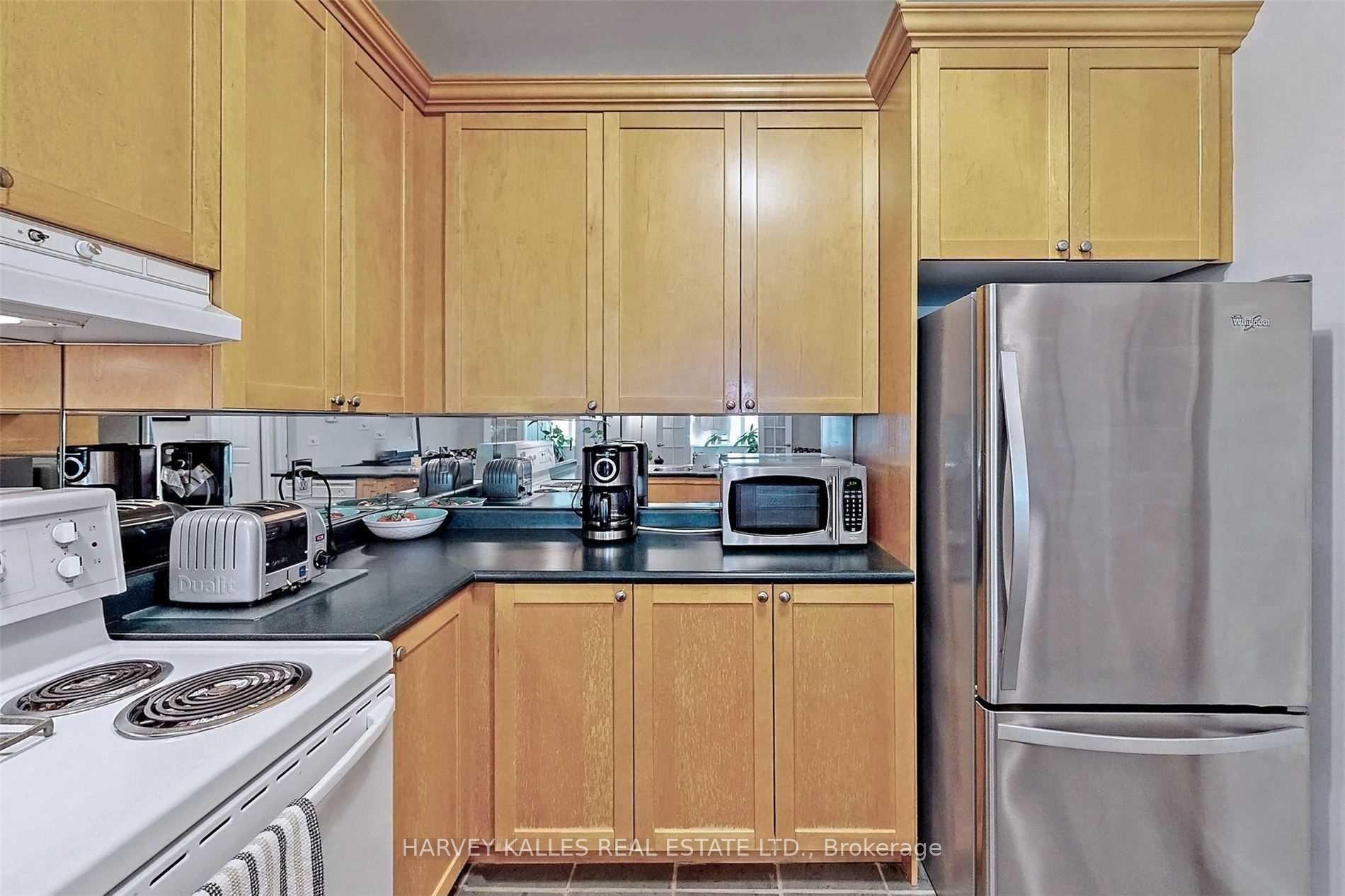 980 Yonge Street 214