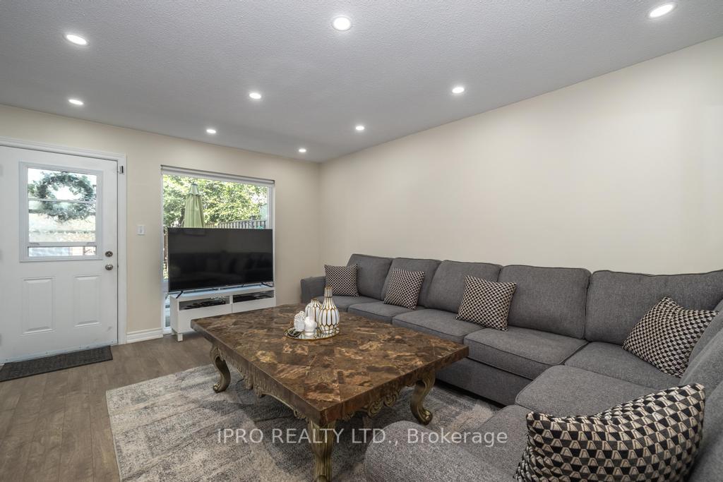 3 Bedrooms Condo at 23 Four Winds, Toronto For sale