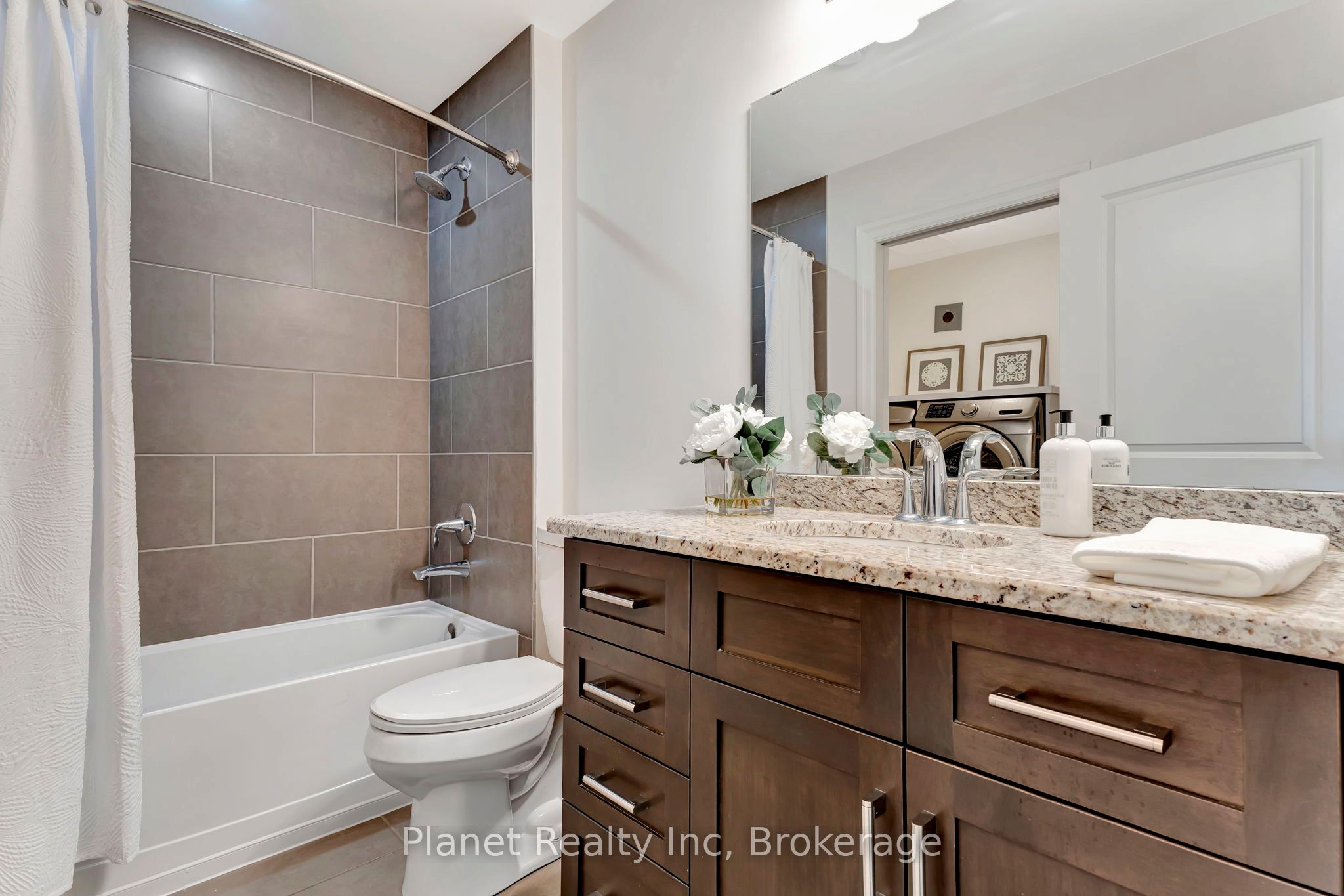 160 Macdonell Street, #906