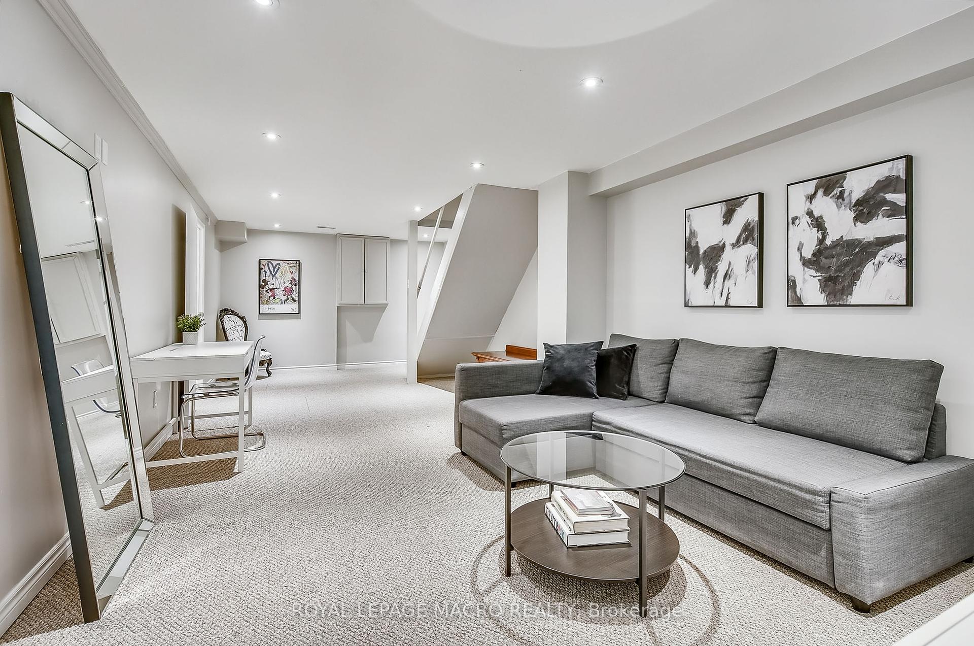 4 Bedrooms Condo at 2055 Walkers, Burlington For sale