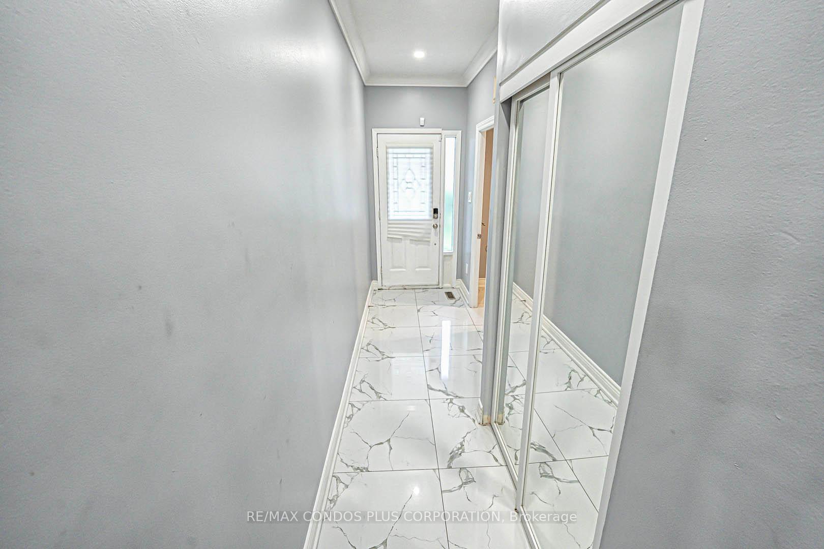 3 Bedrooms Condo at 525 Meadows, Mississauga For sale