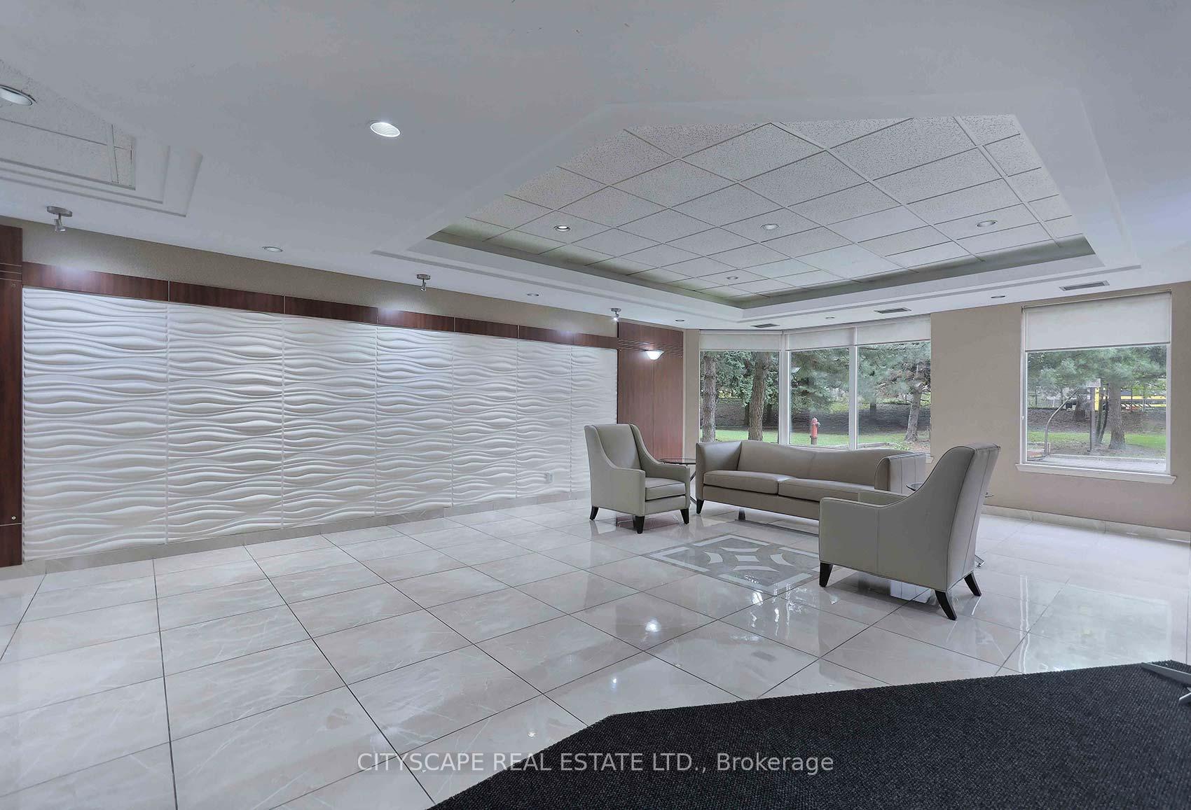 3 Bedrooms Condo at 135 Hillcrest, Mississauga For sale