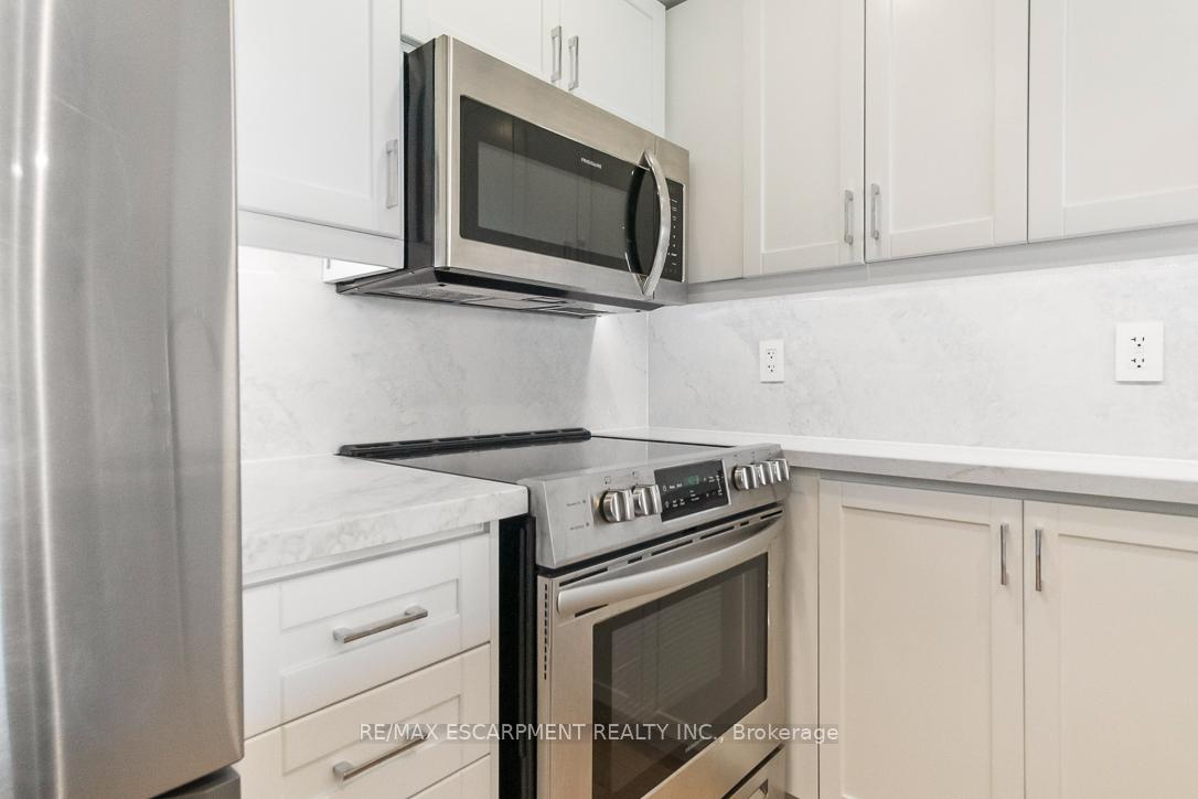 1 Bedroom Condo at 18 Kenaston, Toronto For sale