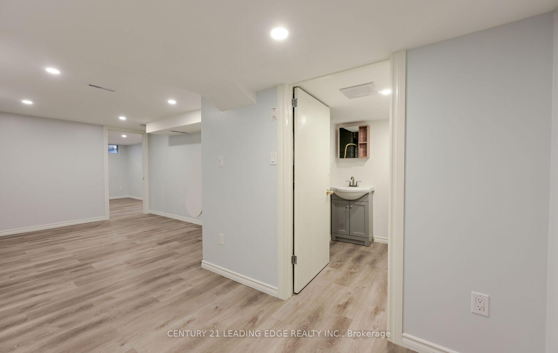 5 Bedrooms Condo at 28 Livingston, Toronto For sale