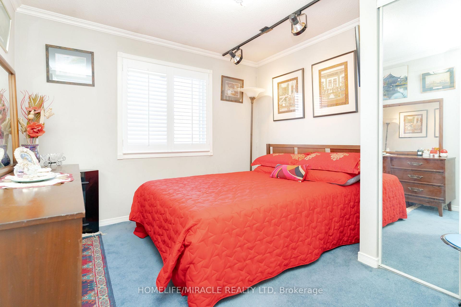 4 Bedrooms Condo at 50 Blackwell, Toronto For sale